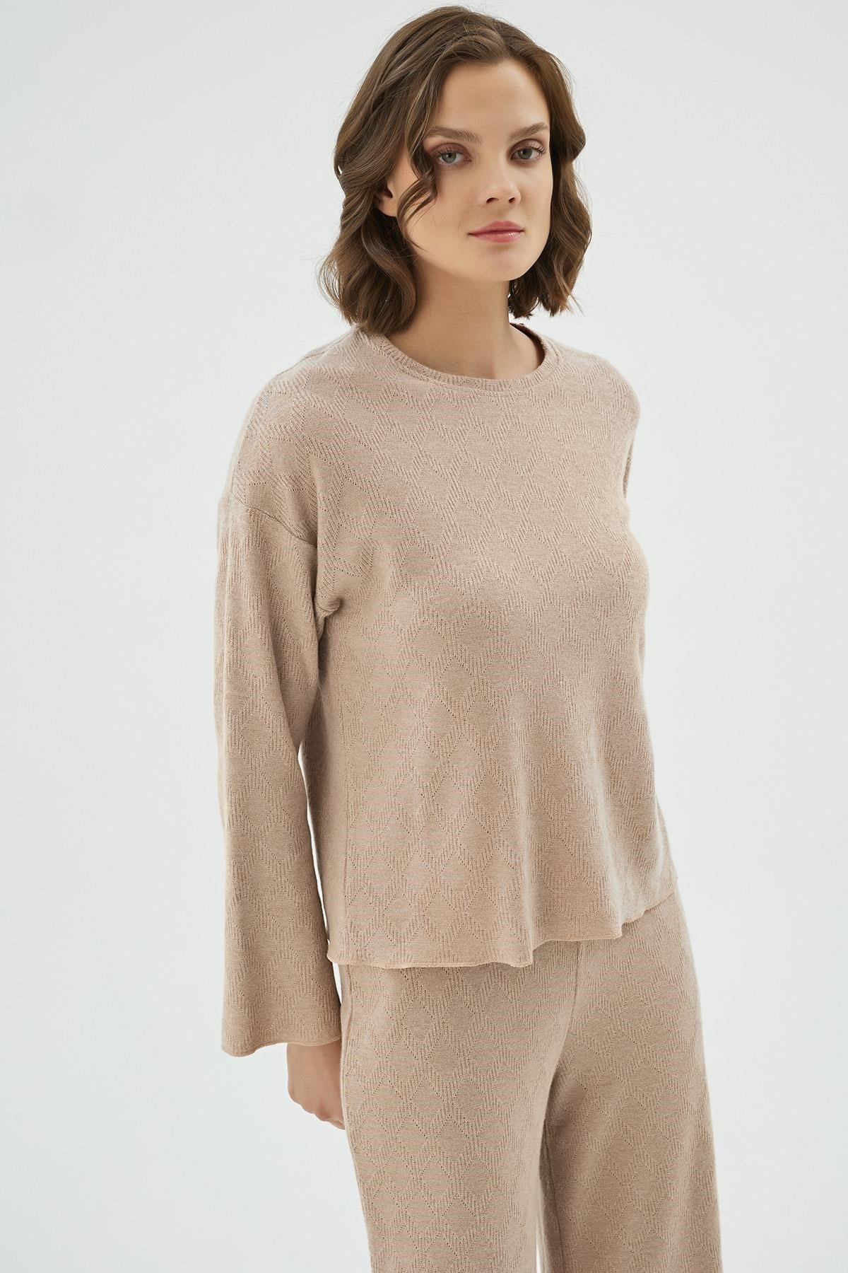 328609Kadın Uzun Kollu Geniş Paça Bej Pijama Takımı C7T7N961Uzun Kol PijamaSevimKadın Uzun Kollu Geniş Paça Bej Pijama Takımı C7T7N961