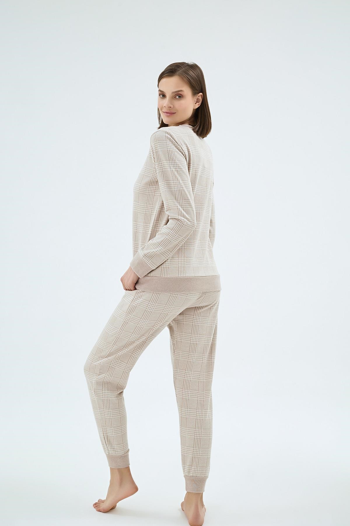 328618Kadın Uzun Kollu Kalp Desenli Ekose Jogger Paça Bej Pijama Takımı C3T2N071Uzun Kol PijamaSevimKadın Uzun Kollu Kalp Desenli Ekose Jogger Paça Bej Pijama Takımı C3T2N071