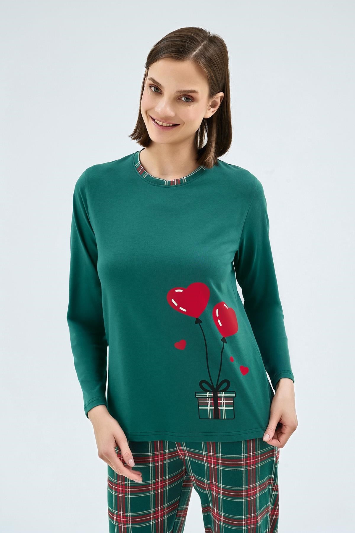 328627Kadın Uzun Kollu Kalp Baskılı Üst Ekose Desenli Jogger Paça Yeşil Pijama Takımı C3T8N071Uzun Kol PijamaSevimKadın Uzun Kollu Kalp Baskılı Üst Ekose Desenli Jogger Paça Yeşil Pijama Takımı C3T8N071