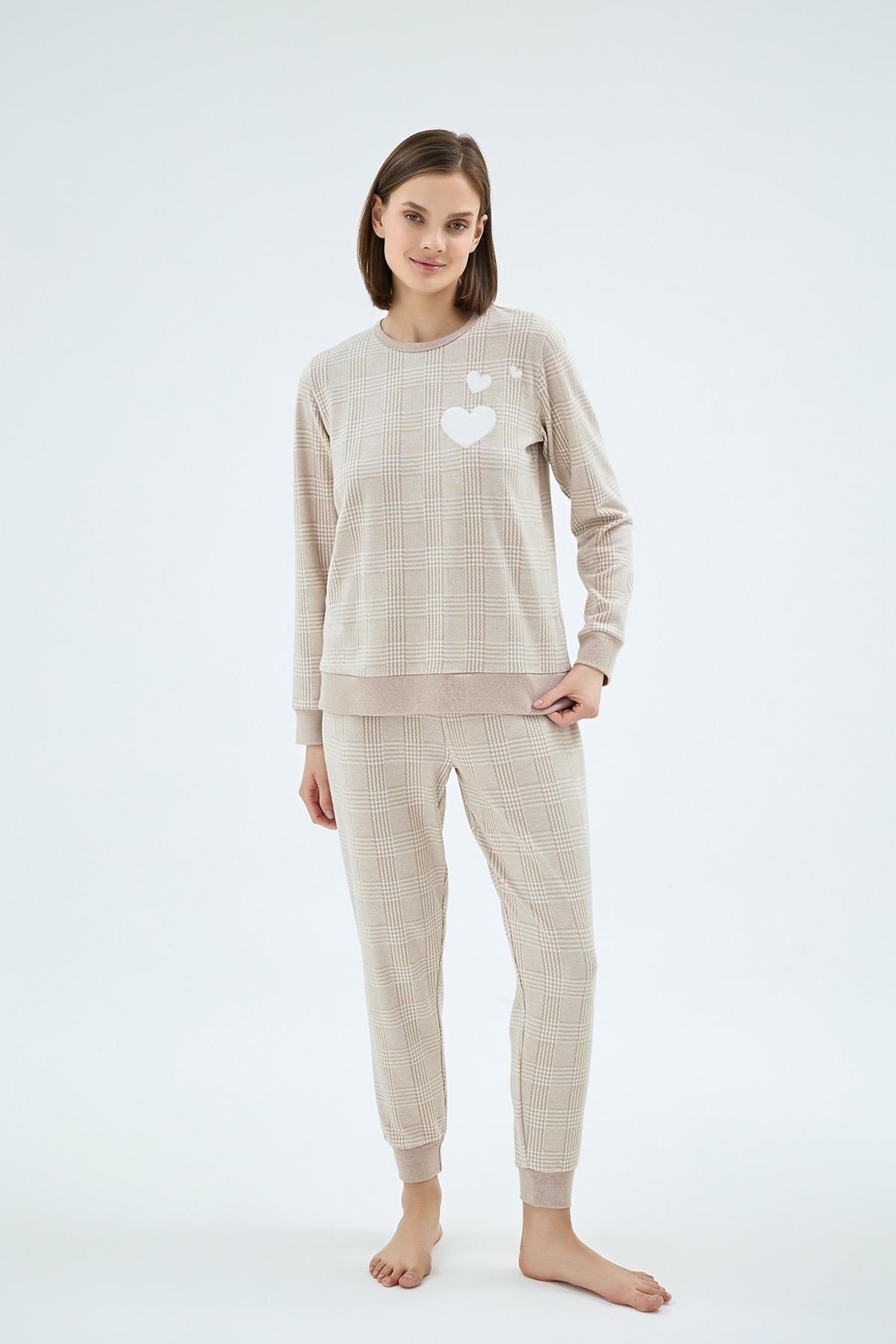 328618Kadın Uzun Kollu Kalp Desenli Ekose Jogger Paça Bej Pijama Takımı C3T2N071Uzun Kol PijamaSevimKadın Uzun Kollu Kalp Desenli Ekose Jogger Paça Bej Pijama Takımı C3T2N071