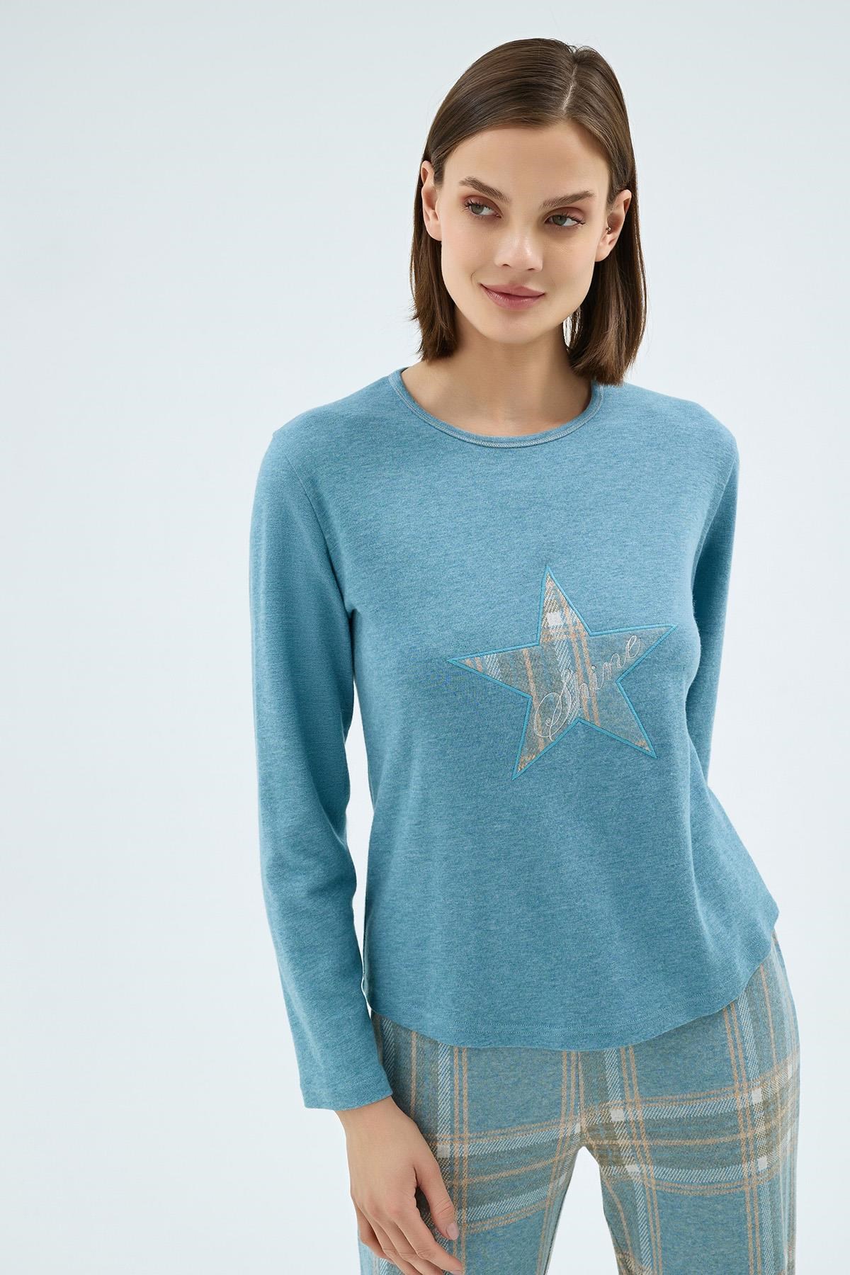 328611Kadın Uzun Kollu Yıldız Desenli Mavi Üst Ekose Alt Pijama Takımı C1T9N961Uzun Kol PijamaSevimKadın Uzun Kollu Yıldız Desenli Mavi Üst Ekose Alt Pijama Takımı C1T9N961