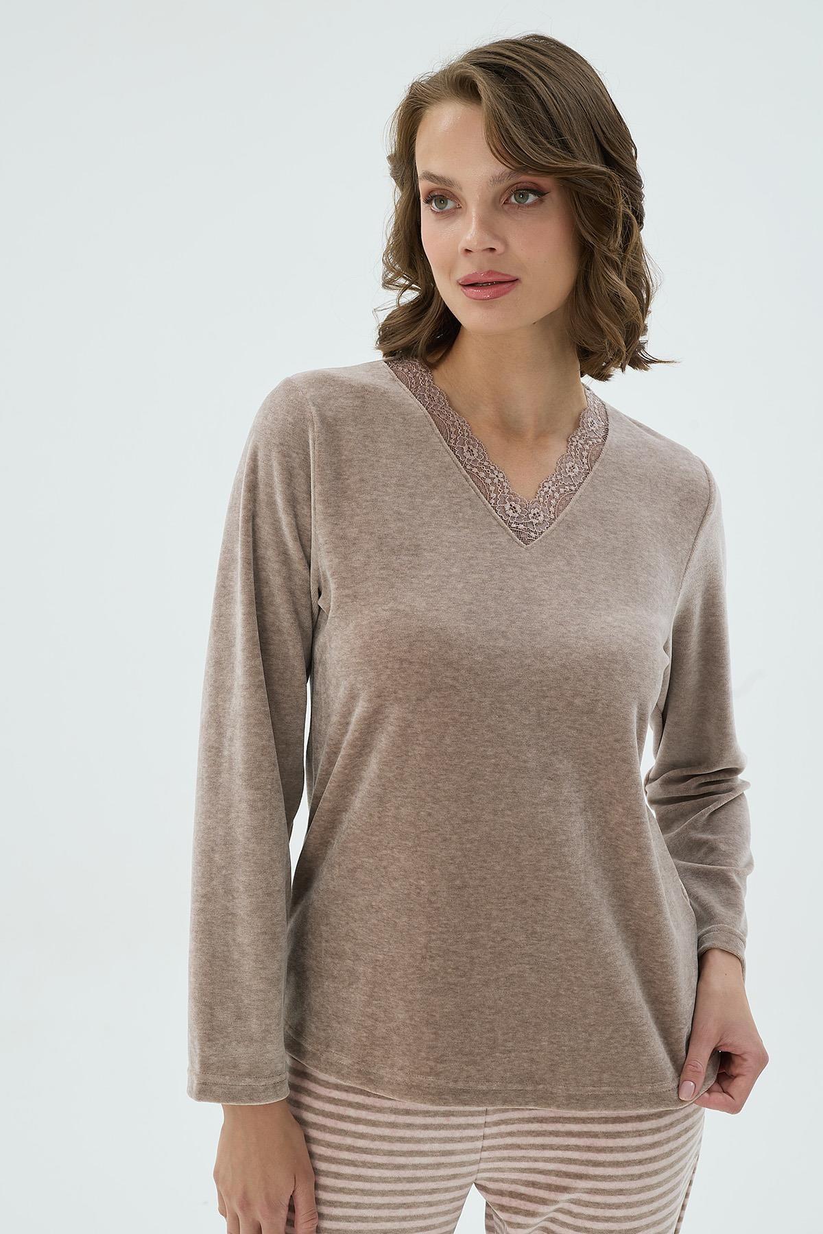 328658Kadın V Yaka Dantel Detaylı Uzun Kollu Çizgili Alt Pijama Takımı C8T3N371Uzun Kol PijamaSevimKadın V Yaka Dantel Detaylı Uzun Kollu Çizgili Alt Pijama Takımı C8T3N371