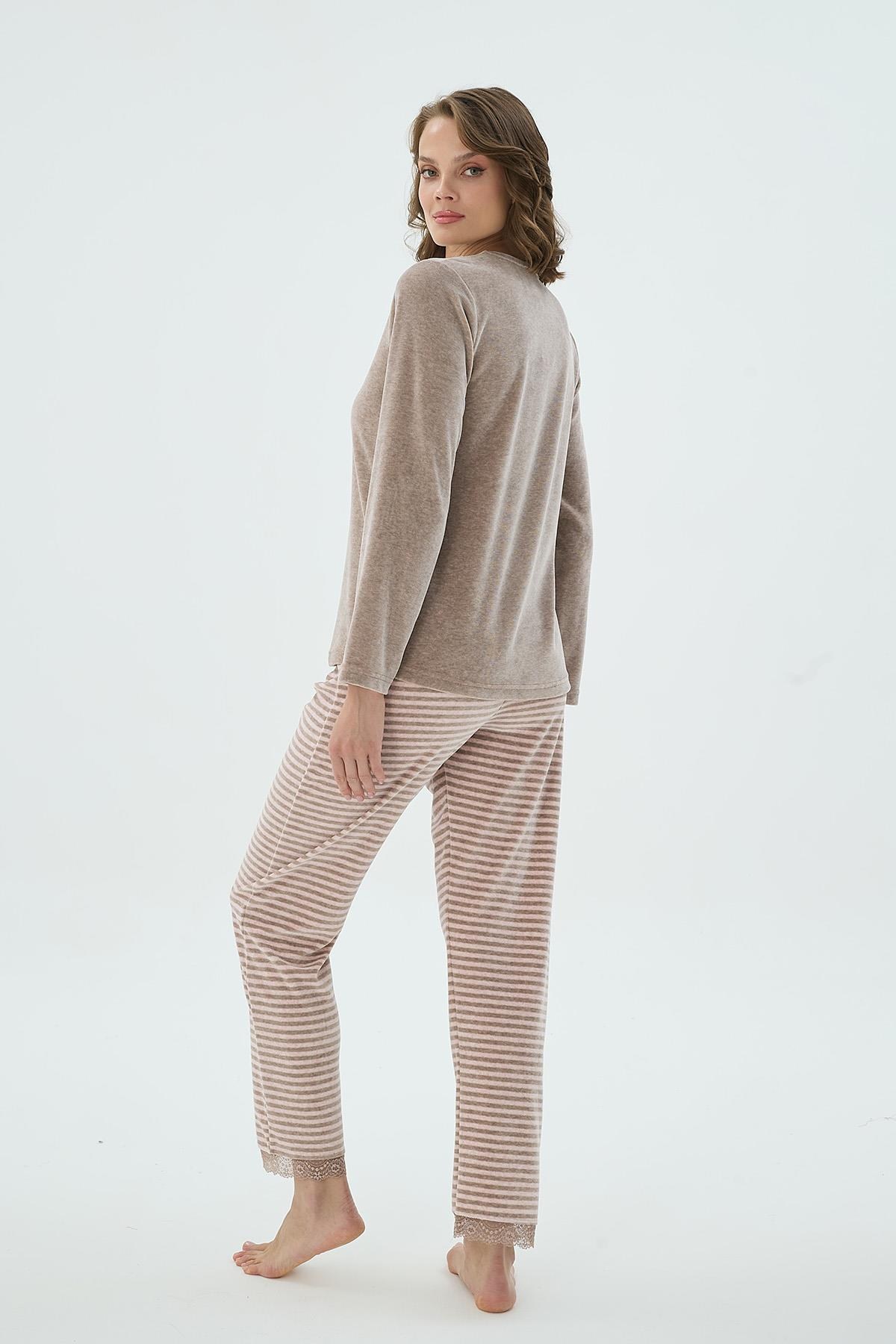 328658Kadın V Yaka Dantel Detaylı Uzun Kollu Çizgili Alt Pijama Takımı C8T3N371Uzun Kol PijamaSevimKadın V Yaka Dantel Detaylı Uzun Kollu Çizgili Alt Pijama Takımı C8T3N371