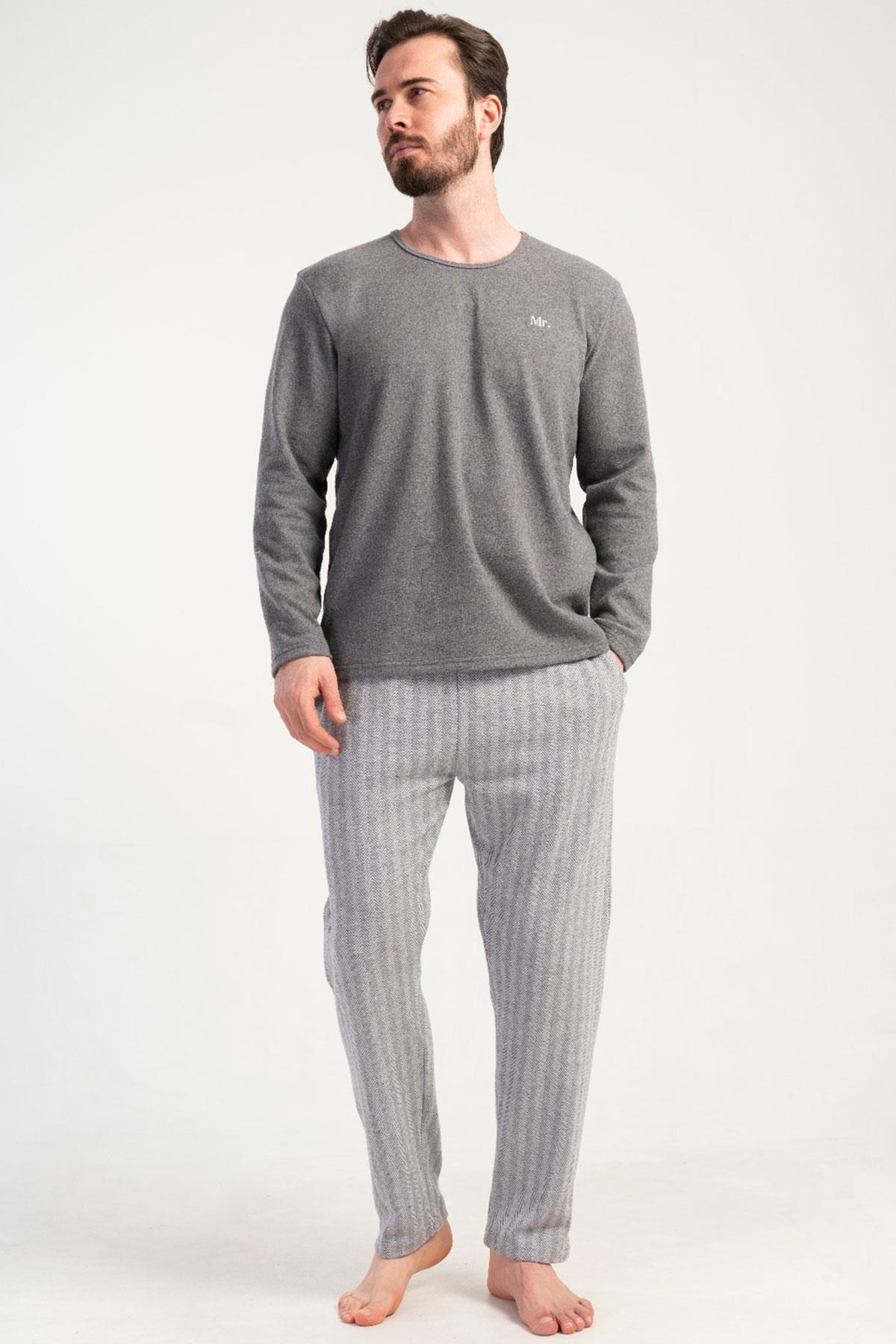 329458Erkek Füme Renk Uzun Kollu Bisiklet Yaka Jakarlı Pijama Takımı C1T0N0105Pijama TakımıVienettaErkek Füme Renk Uzun Kollu Bisiklet Yaka Jakarlı Pijama Takımı C1T0N0105