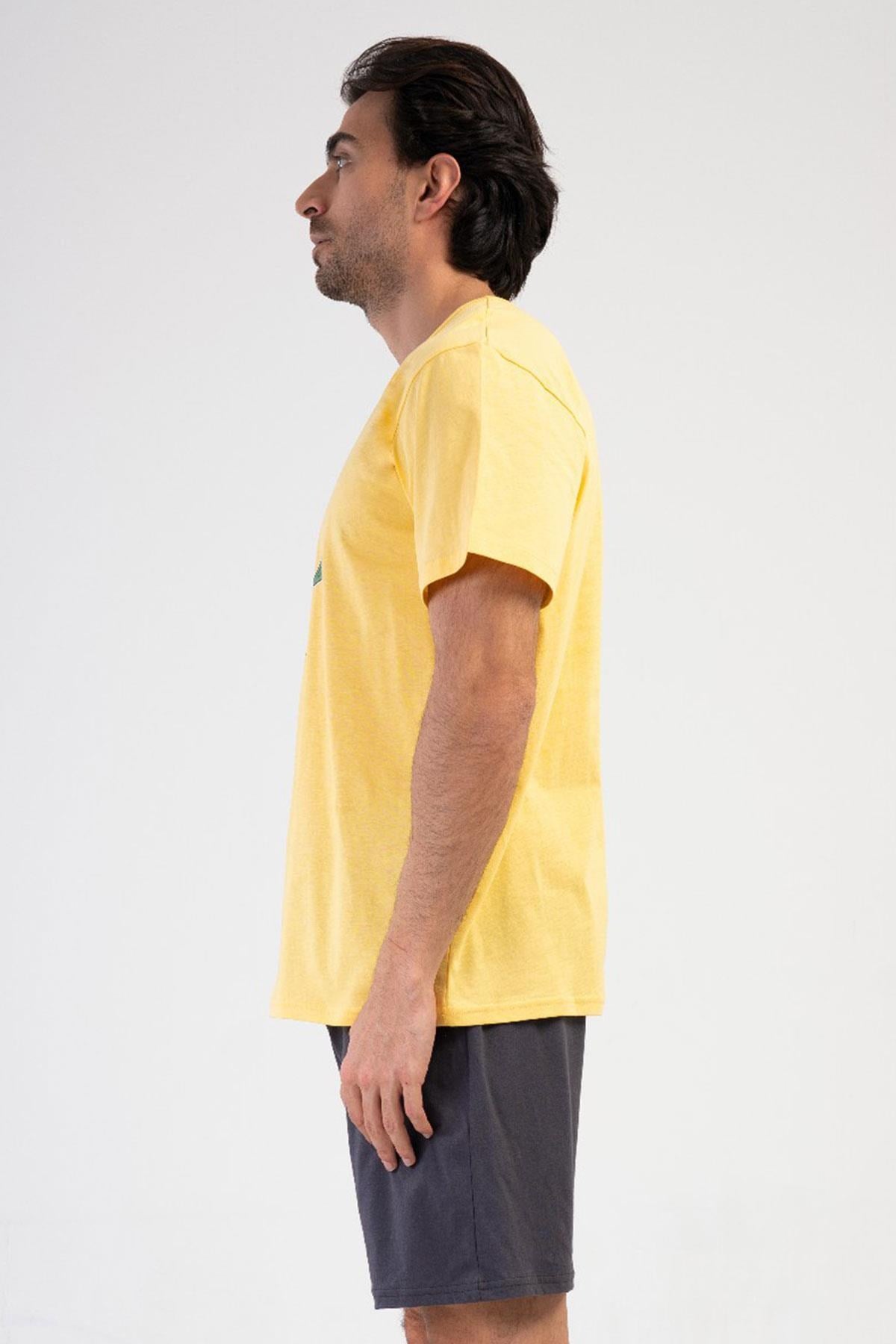 330895Erkek Kısa Kol Baskılı %100 Pamuk Sarı Şortlu Pijama Takımı C5T7N1904Pijama TakımıVienettaErkek Kısa Kol Baskılı %100 Pamuk Sarı Şortlu Pijama Takımı C5T7N1904