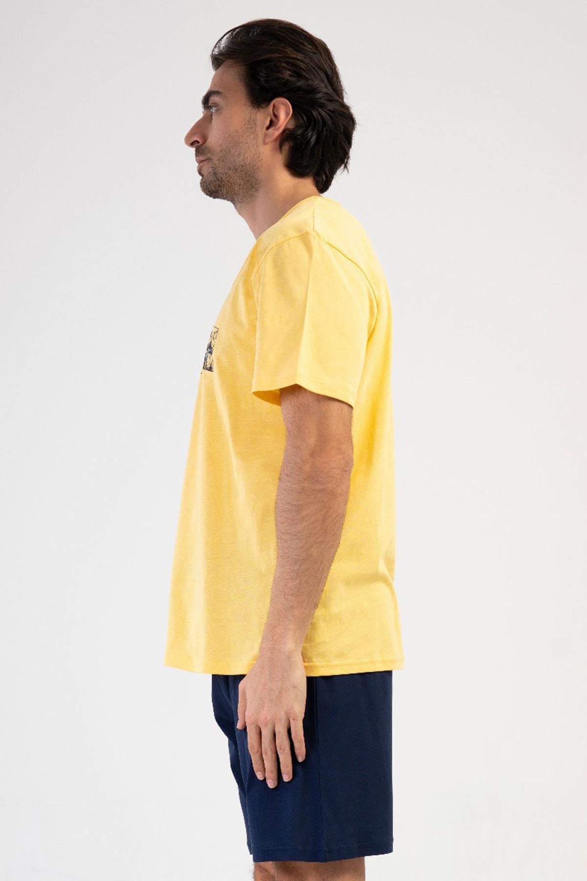 330897Erkek V Yaka Baskılı Sarı Kısa Kol Şortlu %100 Pamuk Pijama Takımı C6T7N1904Pijama TakımıVienettaErkek V Yaka Baskılı Sarı Kısa Kol Şortlu %100 Pamuk Pijama Takımı C6T7N1904
