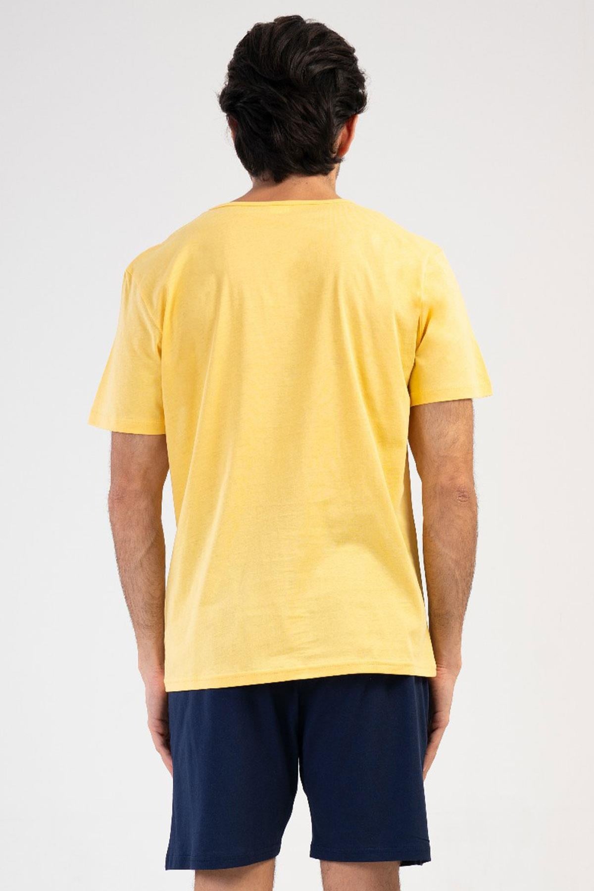 330897Erkek V Yaka Baskılı Sarı Kısa Kol Şortlu %100 Pamuk Pijama Takımı C6T7N1904Pijama TakımıVienettaErkek V Yaka Baskılı Sarı Kısa Kol Şortlu %100 Pamuk Pijama Takımı C6T7N1904