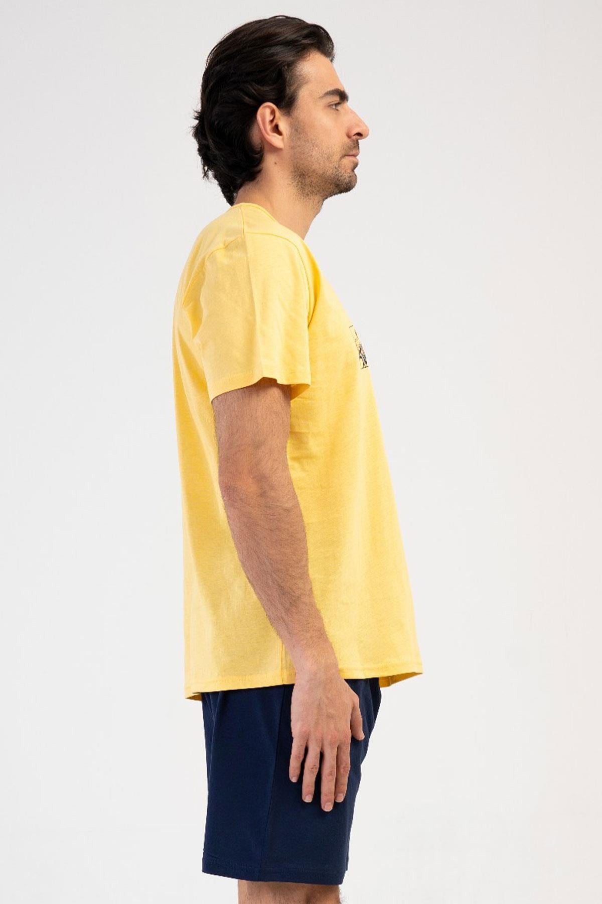 330897Erkek V Yaka Baskılı Sarı Kısa Kol Şortlu %100 Pamuk Pijama Takımı C6T7N1904Pijama TakımıVienettaErkek V Yaka Baskılı Sarı Kısa Kol Şortlu %100 Pamuk Pijama Takımı C6T7N1904