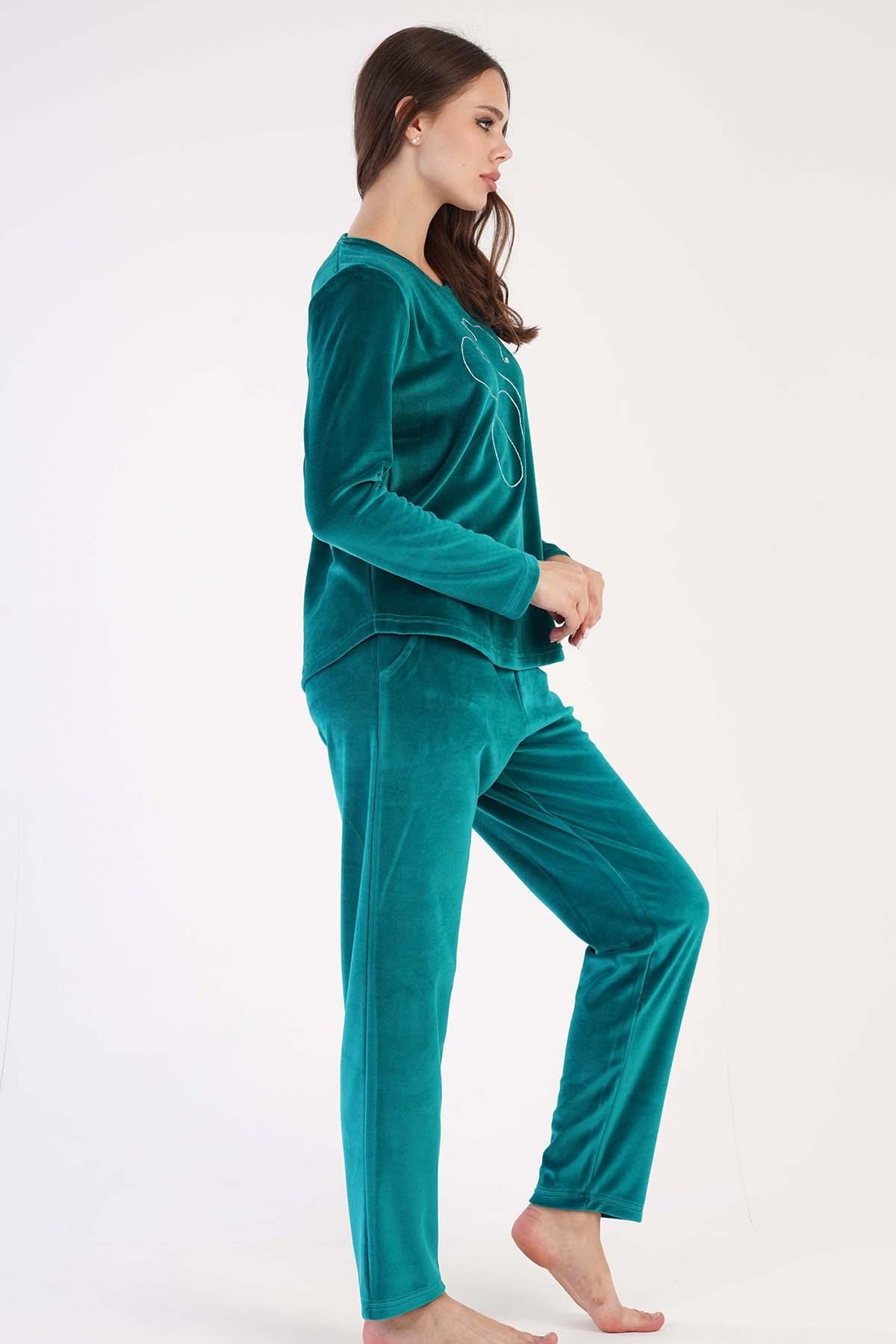 329082Kadın Yeşil Renk Bisiklet Yaka Uzun Kollu Kadife Kumaş Düz Paça Pijama Takımı C9T0N0603PijamaVienettaKadın Yeşil Renk Bisiklet Yaka Uzun Kollu Kadife Kumaş Düz Paça Pijama Takımı C9T0N0603