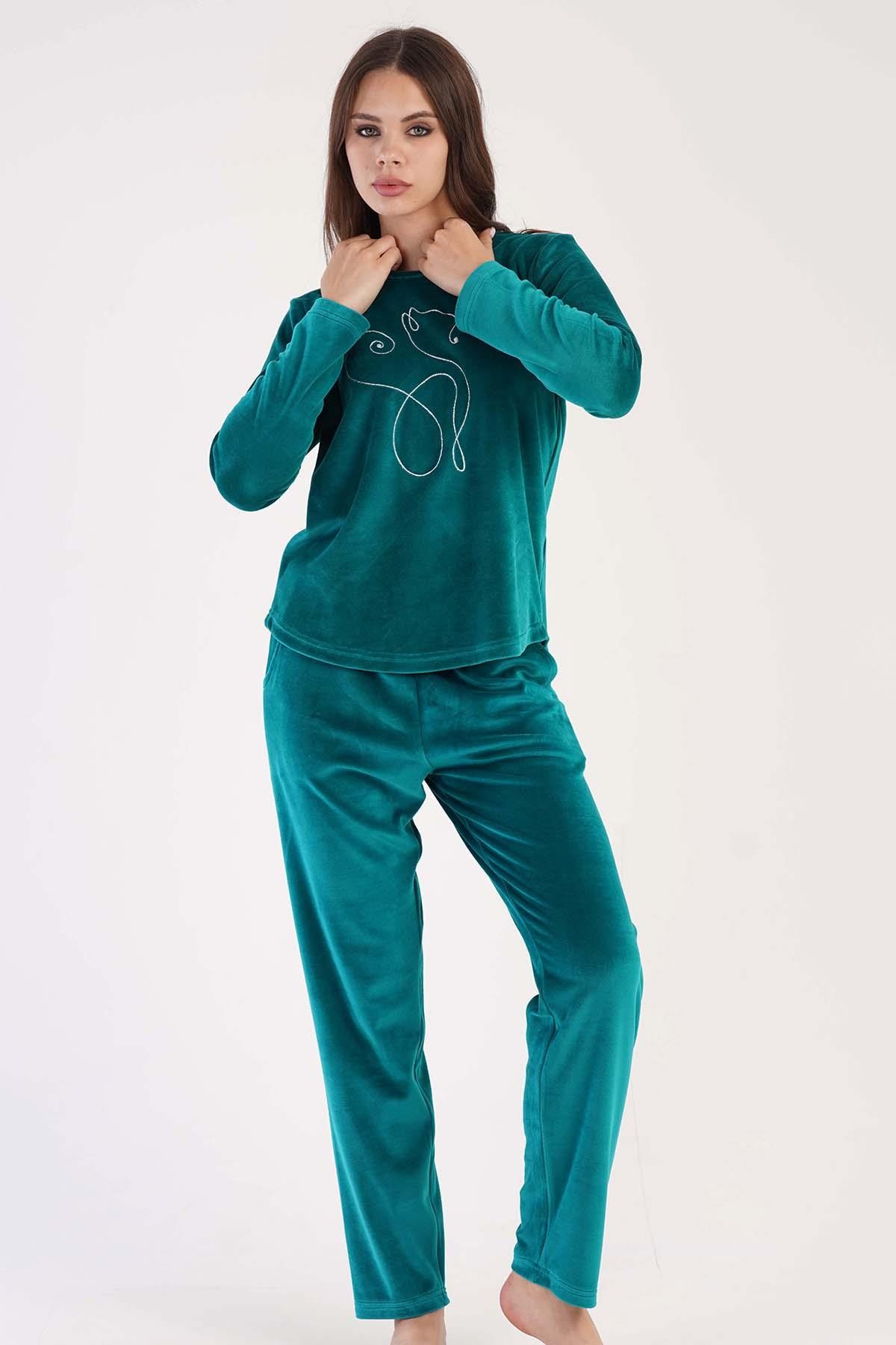 329082Kadın Yeşil Renk Bisiklet Yaka Uzun Kollu Kadife Kumaş Düz Paça Pijama Takımı C9T0N0603PijamaVienettaKadın Yeşil Renk Bisiklet Yaka Uzun Kollu Kadife Kumaş Düz Paça Pijama Takımı C9T0N0603