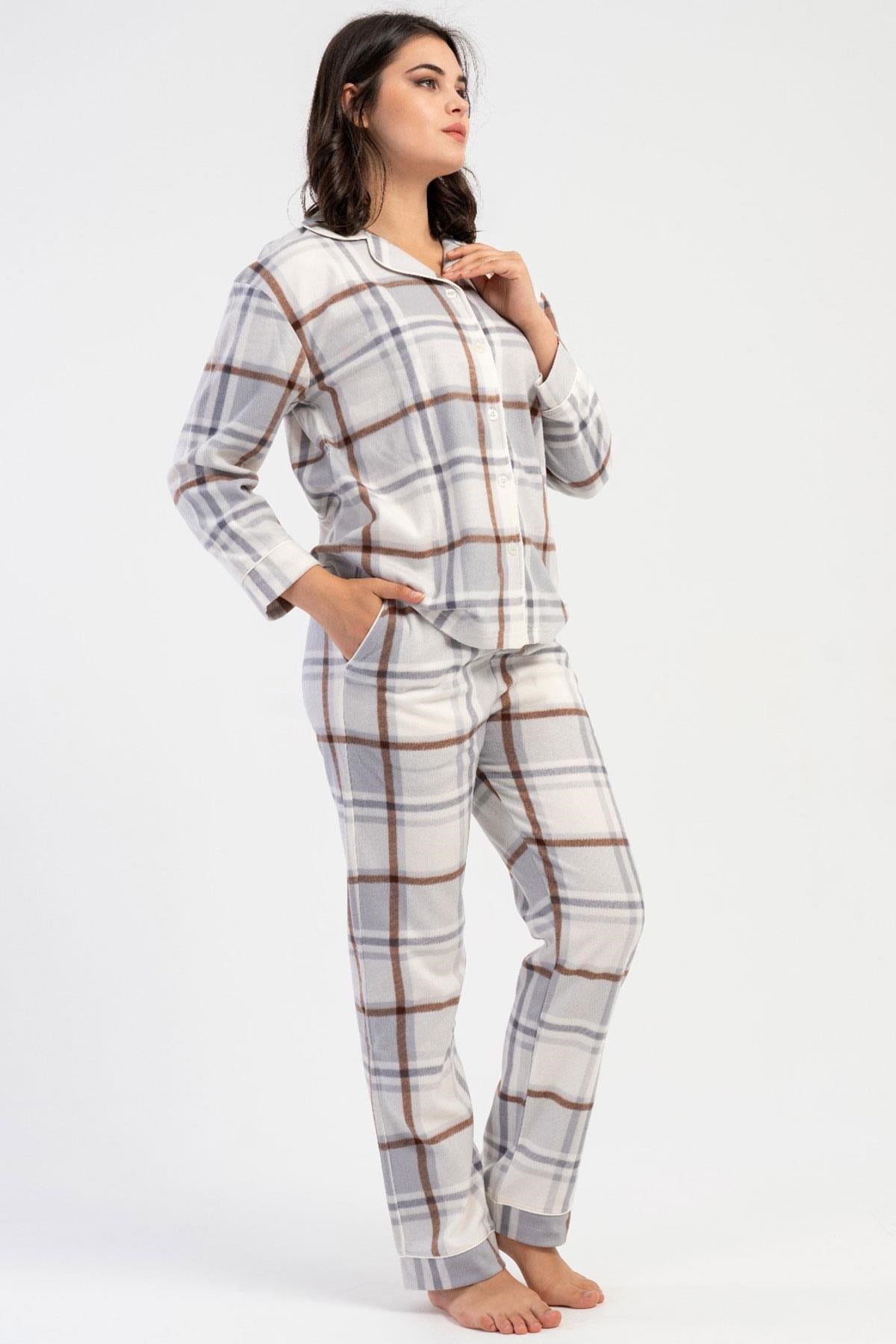 330234Kadın Önden Düğmeli Uzun Kollu Ekose Desenli Gri Renk Polar Pijama Takımı C8T3N8161Uzun Kol PijamaVienettaKadın Önden Düğmeli Uzun Kollu Ekose Desenli Gri Renk Polar Pijama Takımı C8T3N8161
