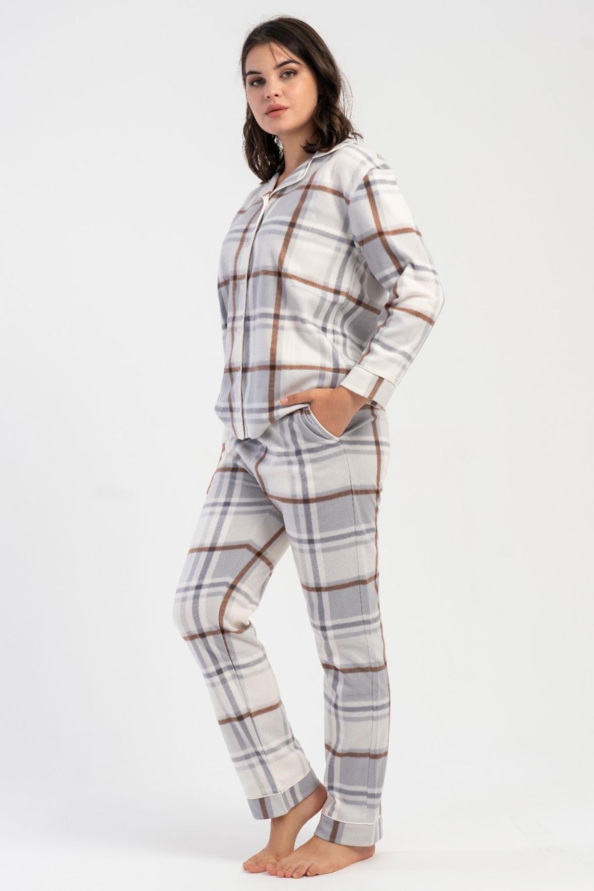 330234Kadın Önden Düğmeli Uzun Kollu Ekose Desenli Gri Renk Polar Pijama Takımı C8T3N8161Uzun Kol PijamaVienettaKadın Önden Düğmeli Uzun Kollu Ekose Desenli Gri Renk Polar Pijama Takımı C8T3N8161