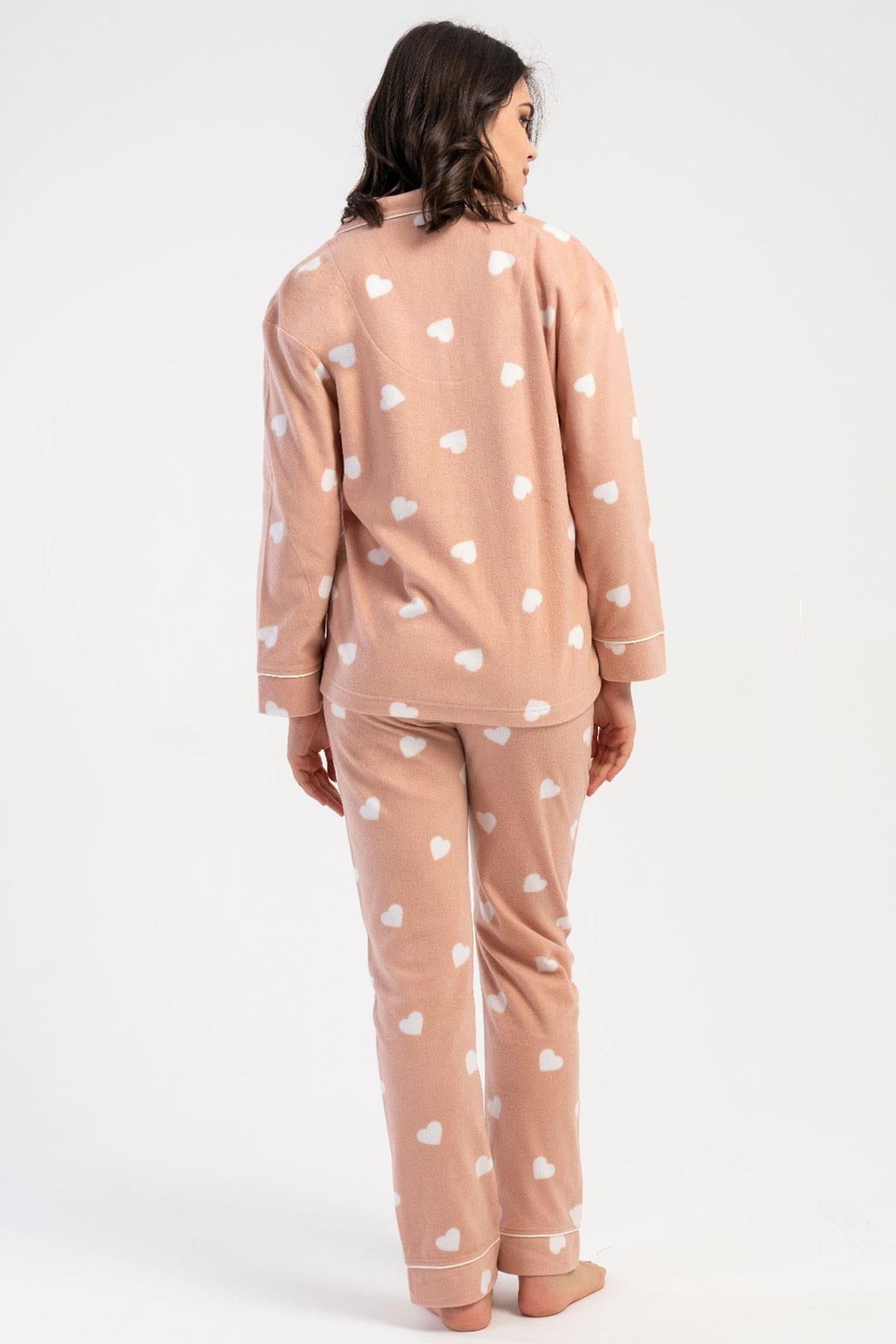 330241Kadın Polar Pijama Takımı Uzun Kol Önden Düğmeli Kalp Desenli Pembe Renk C0T5N8161Uzun Kol PijamaVienettaKadın Polar Pijama Takımı Uzun Kol Önden Düğmeli Kalp Desenli Pembe Renk C0T5N8161