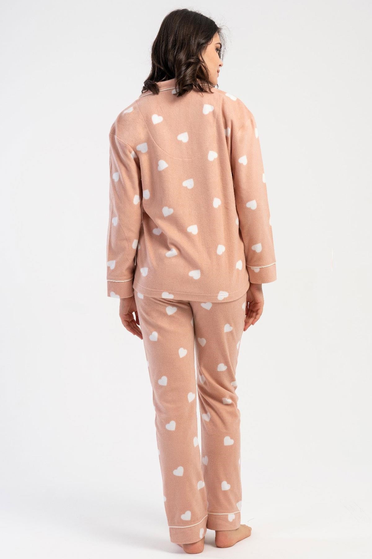 330241Kadın Polar Pijama Takımı Uzun Kol Önden Düğmeli Kalp Desenli Pembe Renk C0T5N8161Uzun Kol PijamaVienettaKadın Polar Pijama Takımı Uzun Kol Önden Düğmeli Kalp Desenli Pembe Renk C0T5N8161