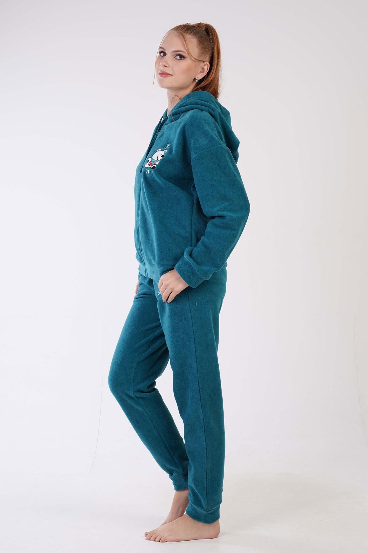 329710Kadın Uzun Kollu Kapüşonlu Fermuarlı Manşetli Paça Silver Pine Renk Polar Pijama Takımı C6T0N0503Uzun Kol PijamaVienettaKadın Uzun Kollu Kapüşonlu Fermuarlı Manşetli Paça Silver Pine Renk Polar Pijama Takımı C6T0N0503