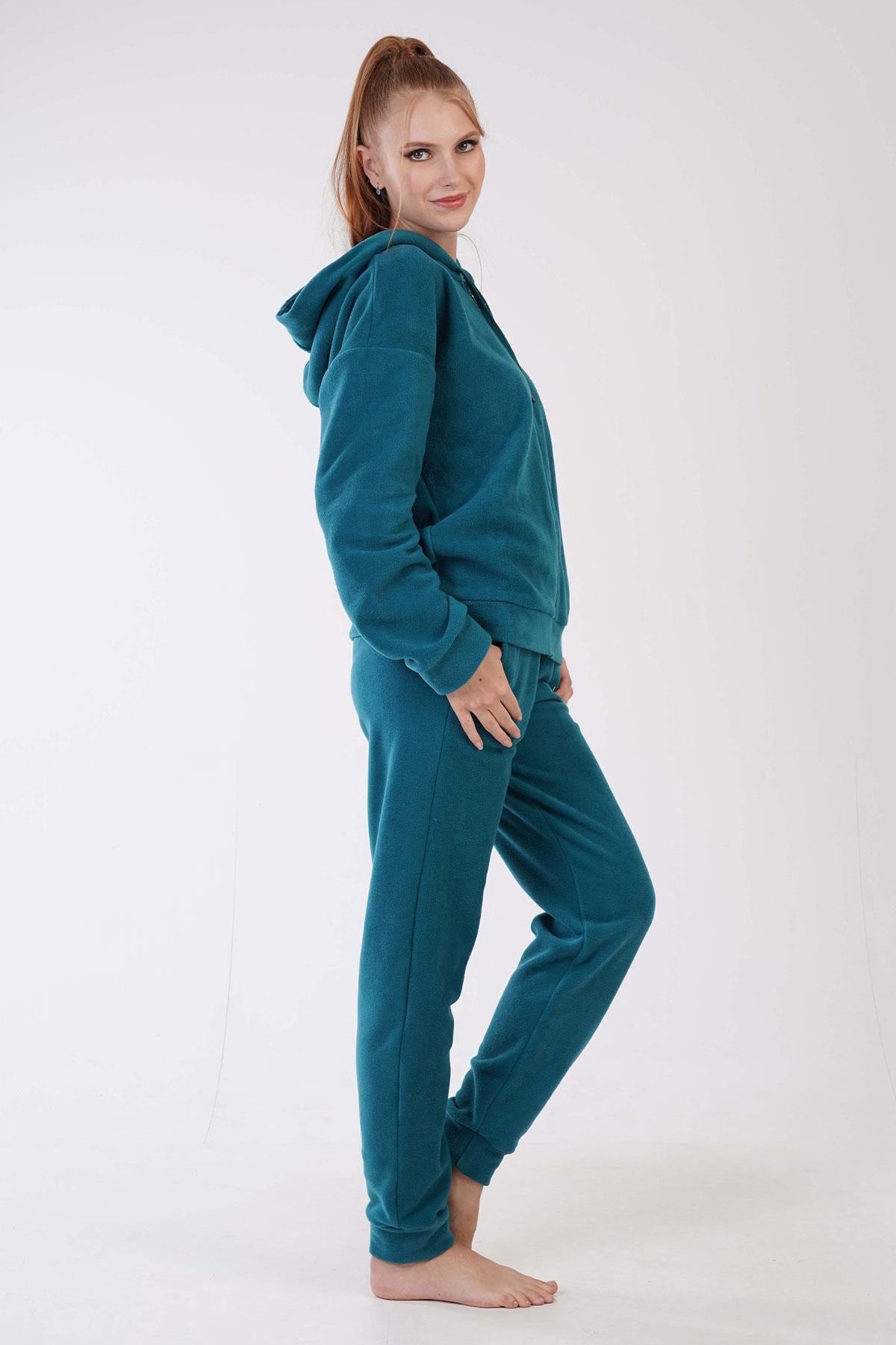 329710Kadın Uzun Kollu Kapüşonlu Fermuarlı Manşetli Paça Silver Pine Renk Polar Pijama Takımı C6T0N0503Uzun Kol PijamaVienettaKadın Uzun Kollu Kapüşonlu Fermuarlı Manşetli Paça Silver Pine Renk Polar Pijama Takımı C6T0N0503