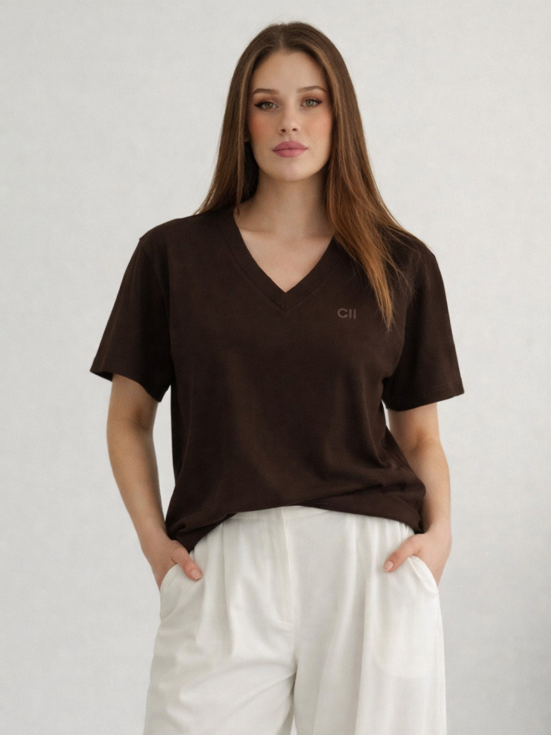 C2 Nakışlı V Yaka Oversize Tshirt- Kahverengi