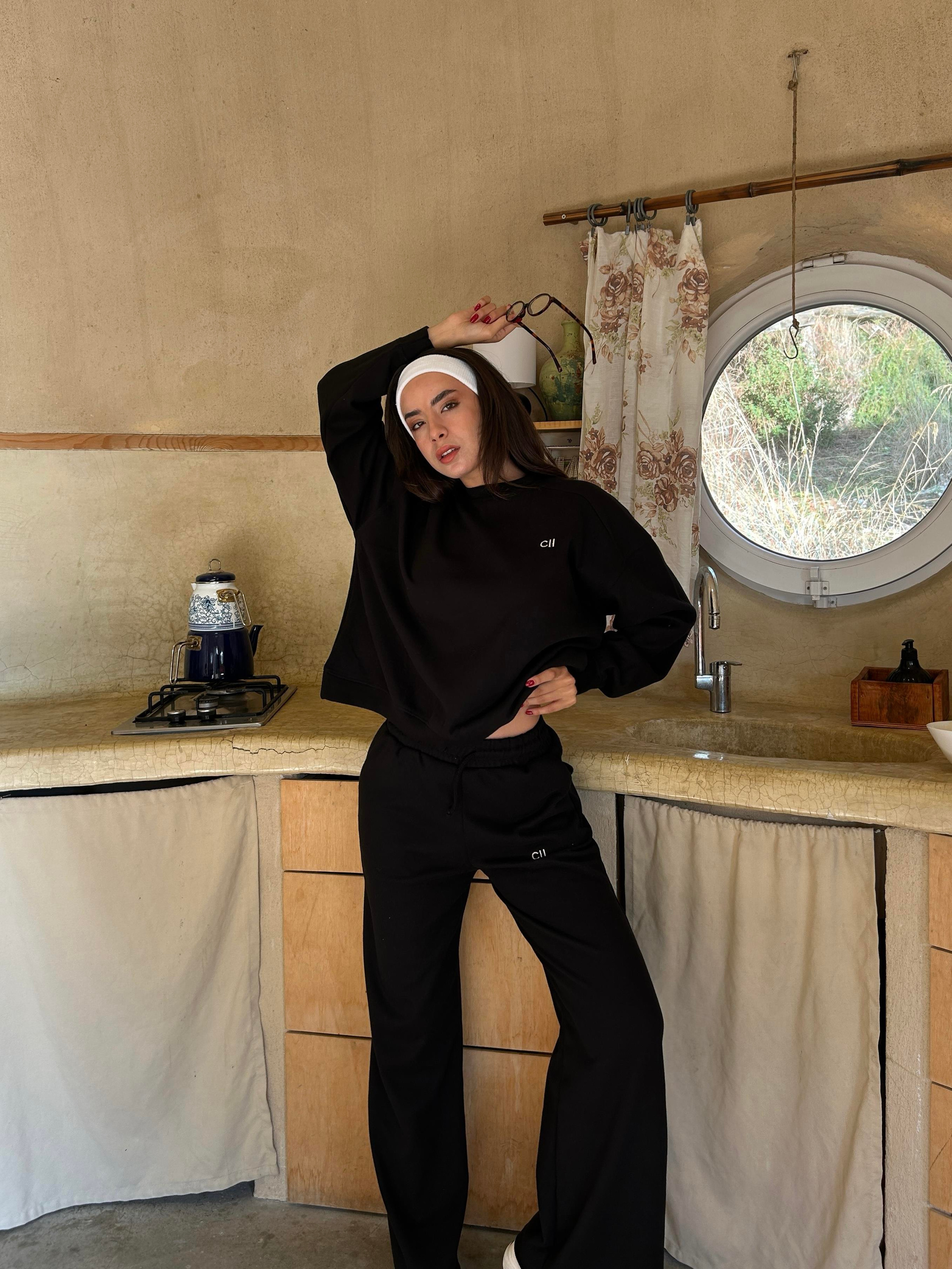 Soft Knit Crew-Deep Black