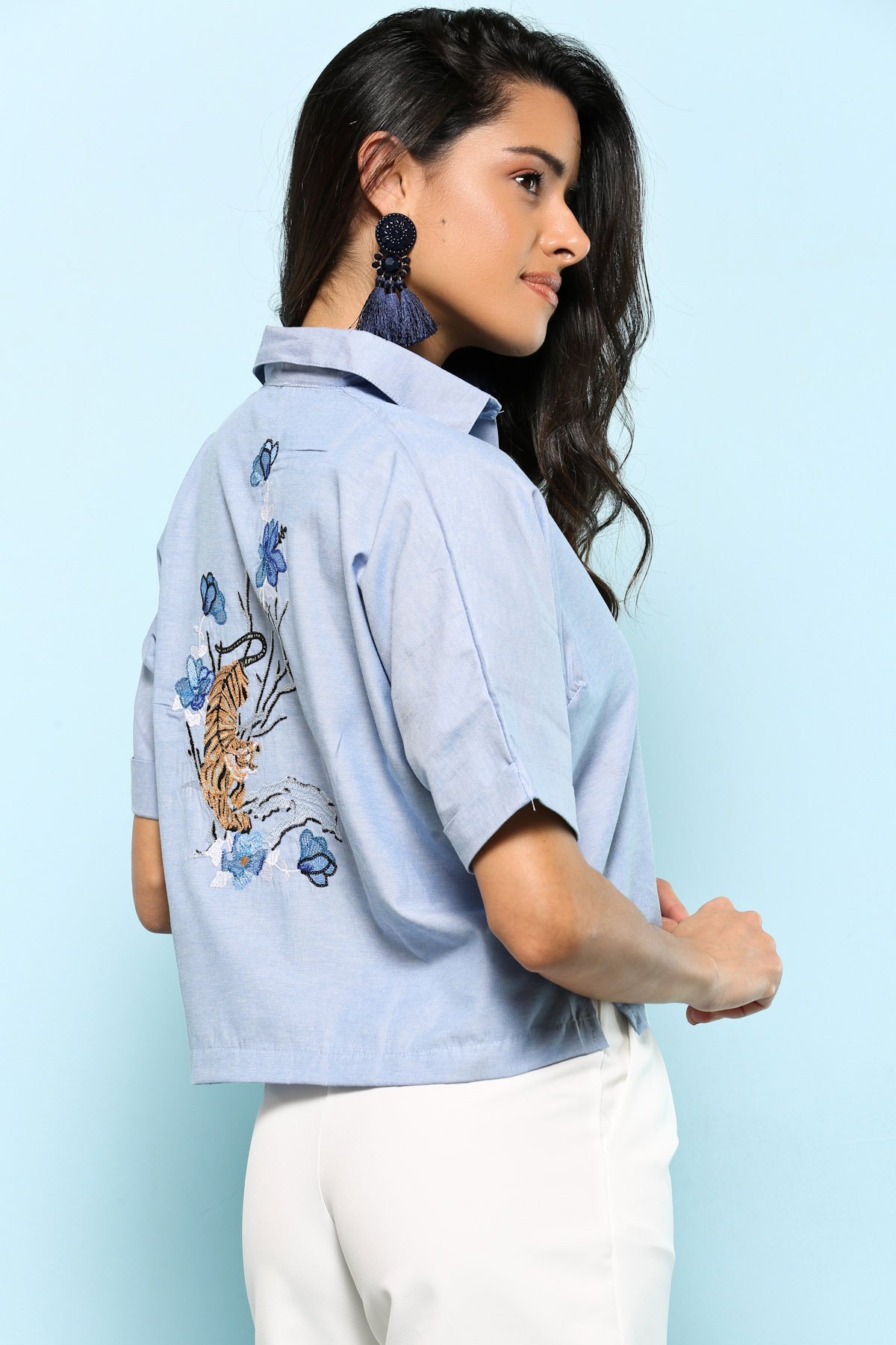 111-8818 ÇİÇEK NAKIŞLI GÖMLEK