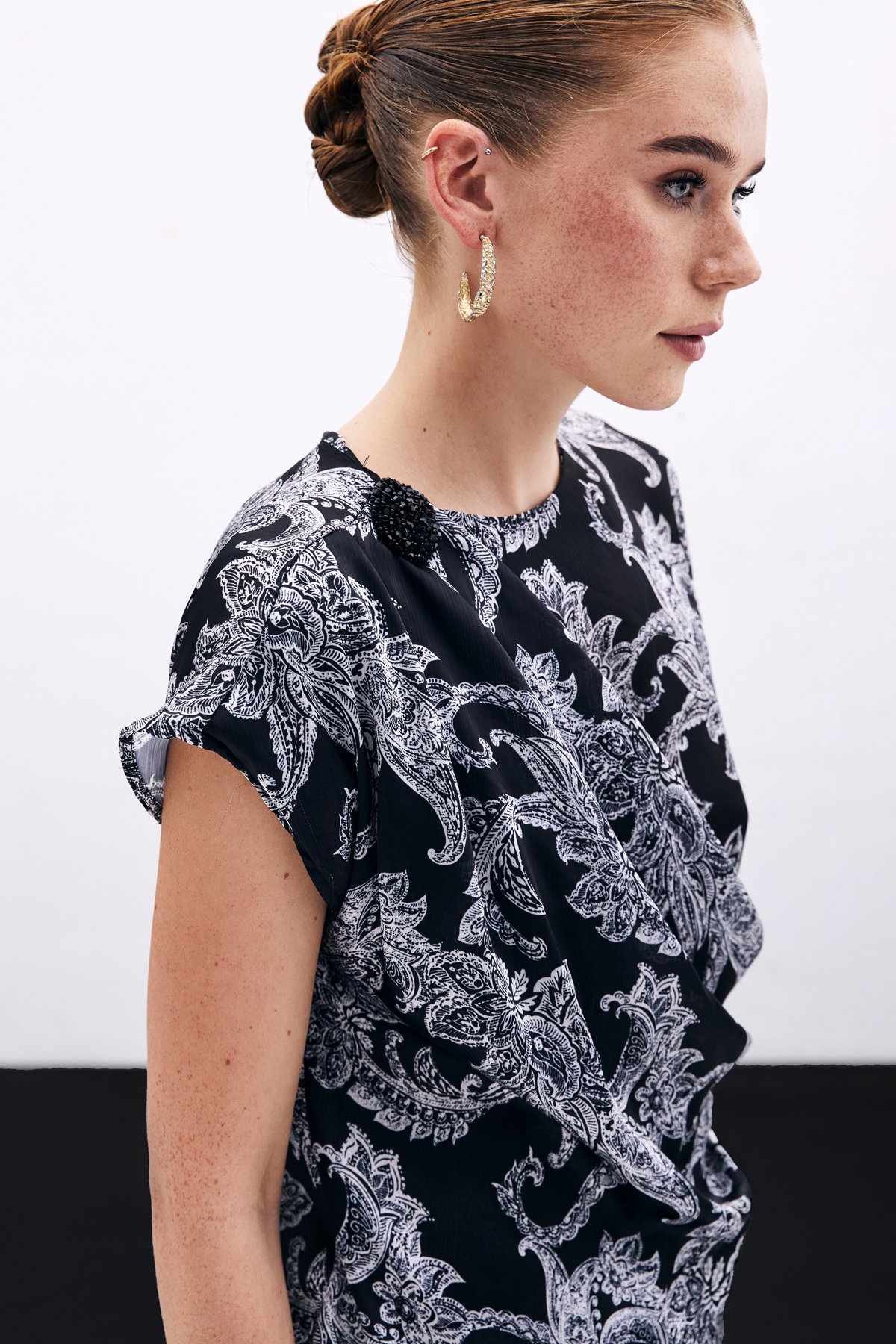 Aksesuar Detaylı Bluz - Siyah