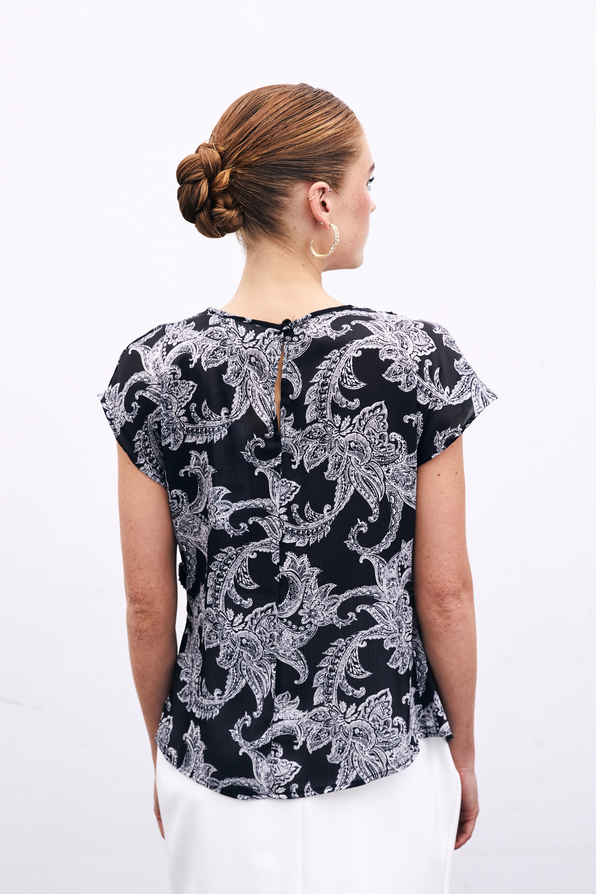 Aksesuar Detaylı Bluz - Siyah