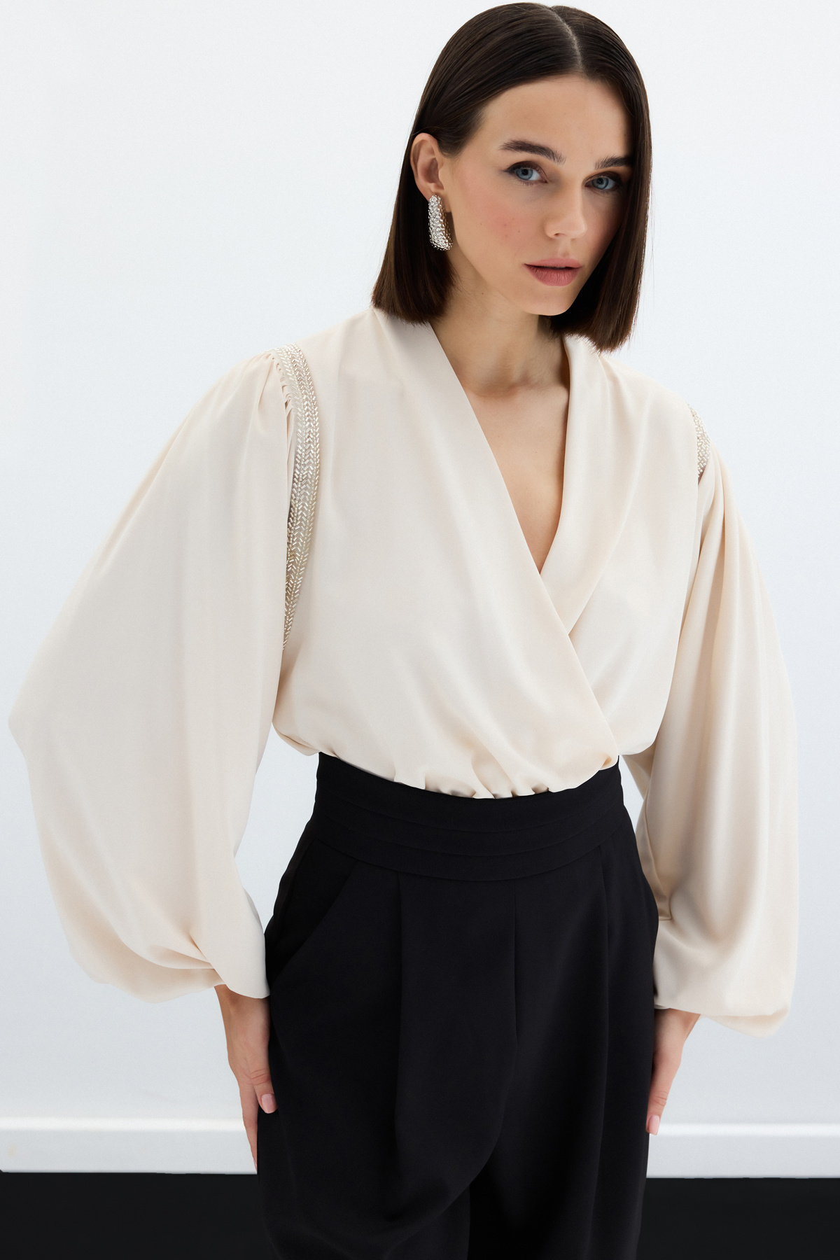 Aksesuar Detaylı Bodysuit Bluz - Bej