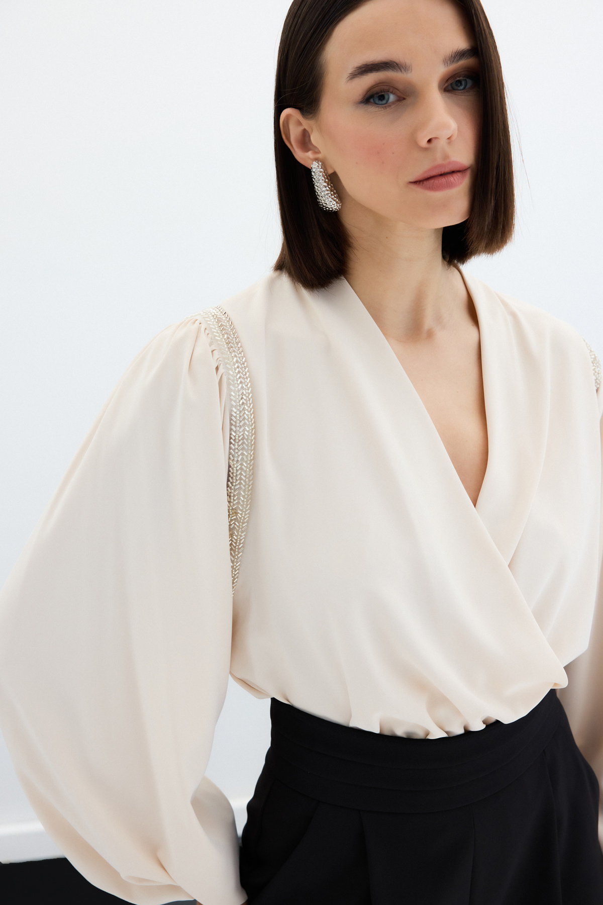 Aksesuar Detaylı Bodysuit Bluz - Bej