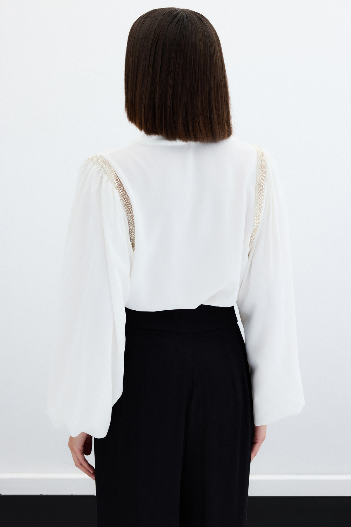 Aksesuar Detaylı Bodysuit Bluz - Ekru