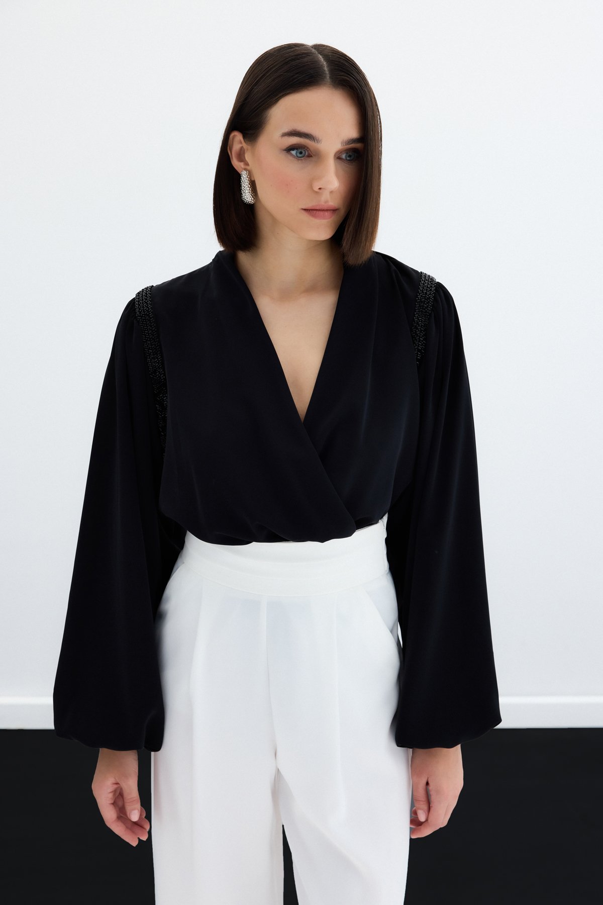 Aksesuar Detaylı Bodysuit Bluz - Siyah