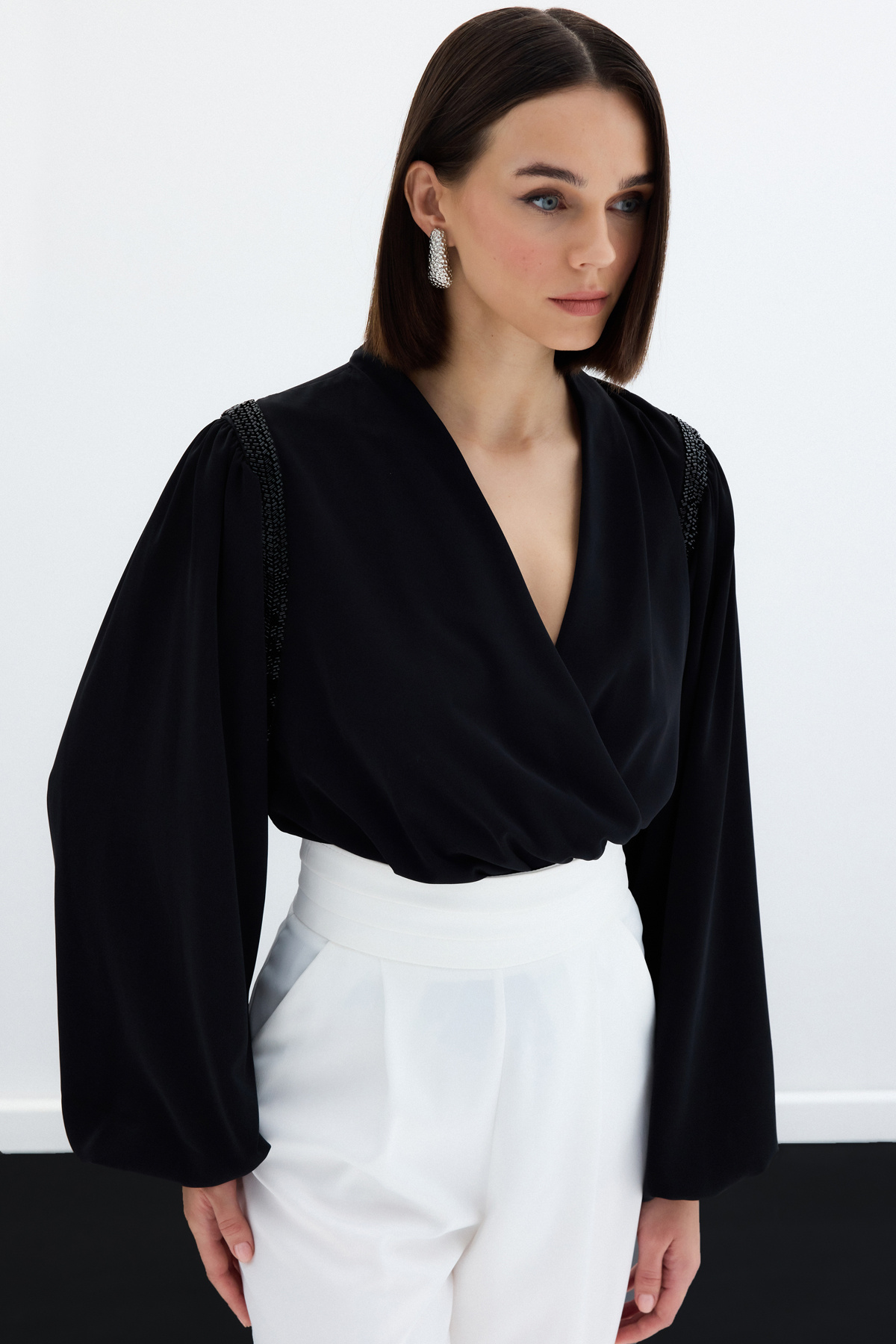 Aksesuar Detaylı Bodysuit Bluz - Siyah