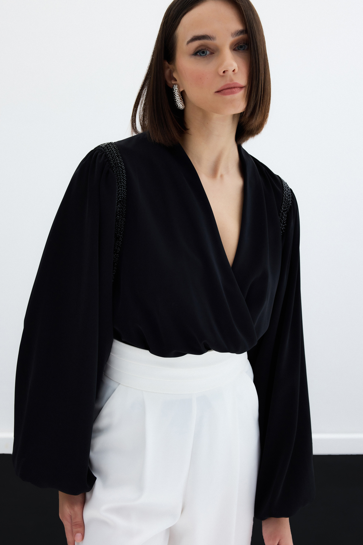 Aksesuar Detaylı Bodysuit Bluz - Siyah