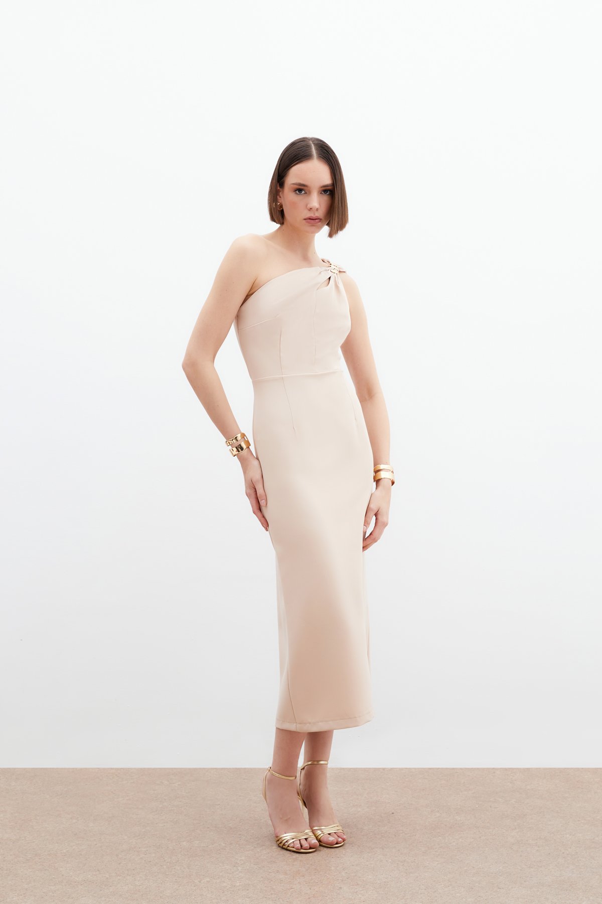 Aksesuar Detaylı Elbise - Bej