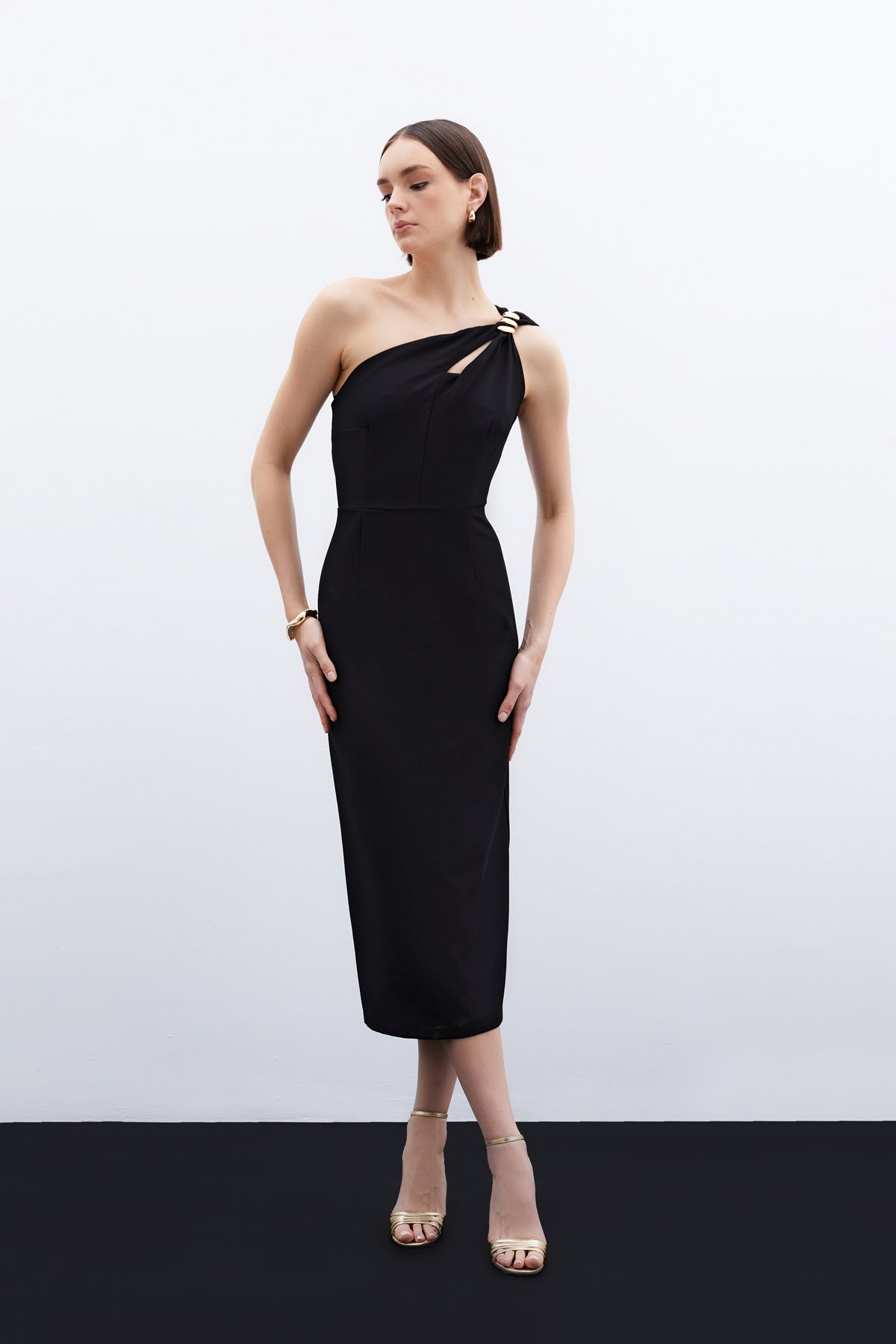 Aksesuar Detaylı Elbise - Siyah