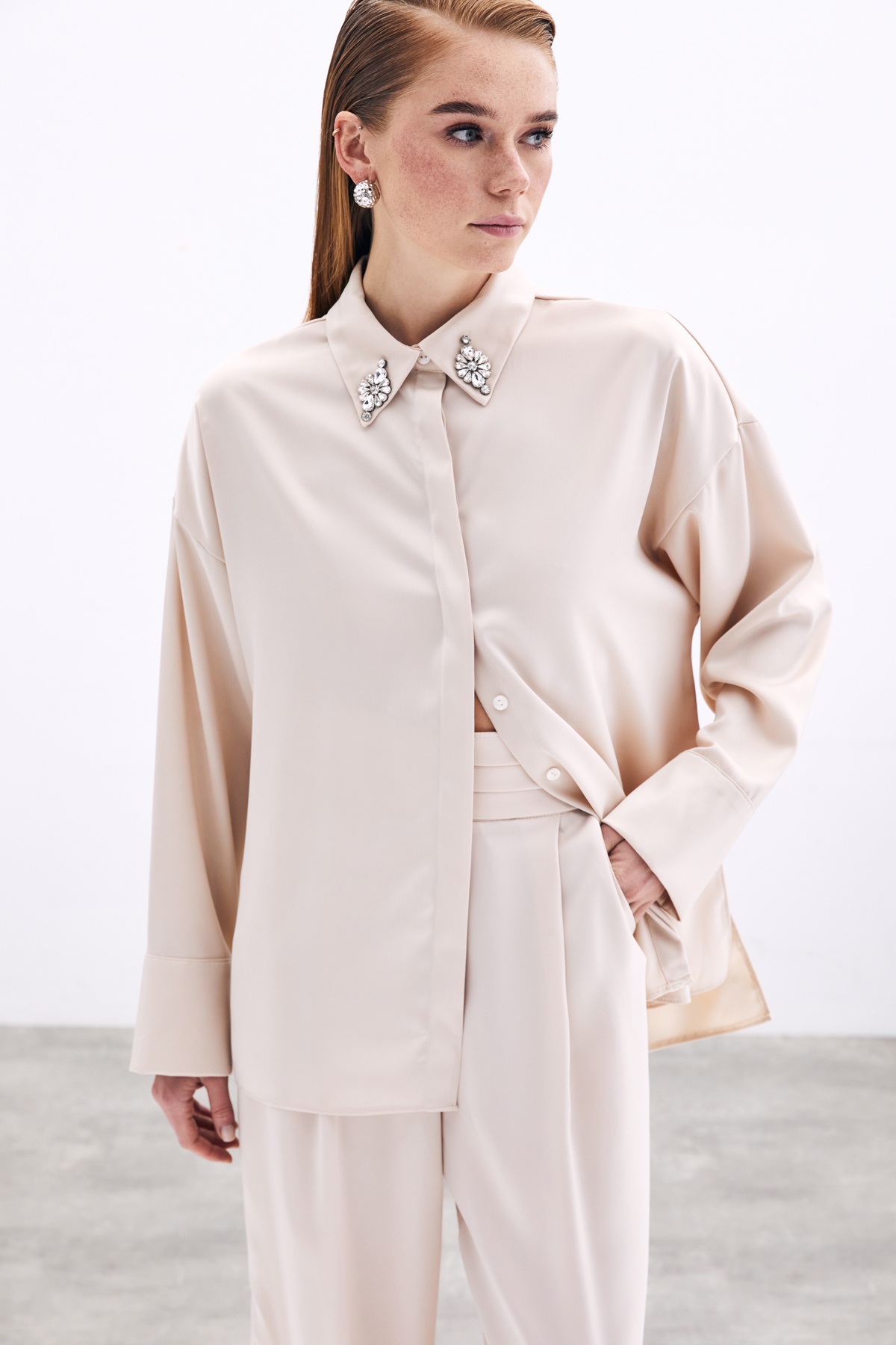 Aksesuar Detaylı Gömlek - Bej