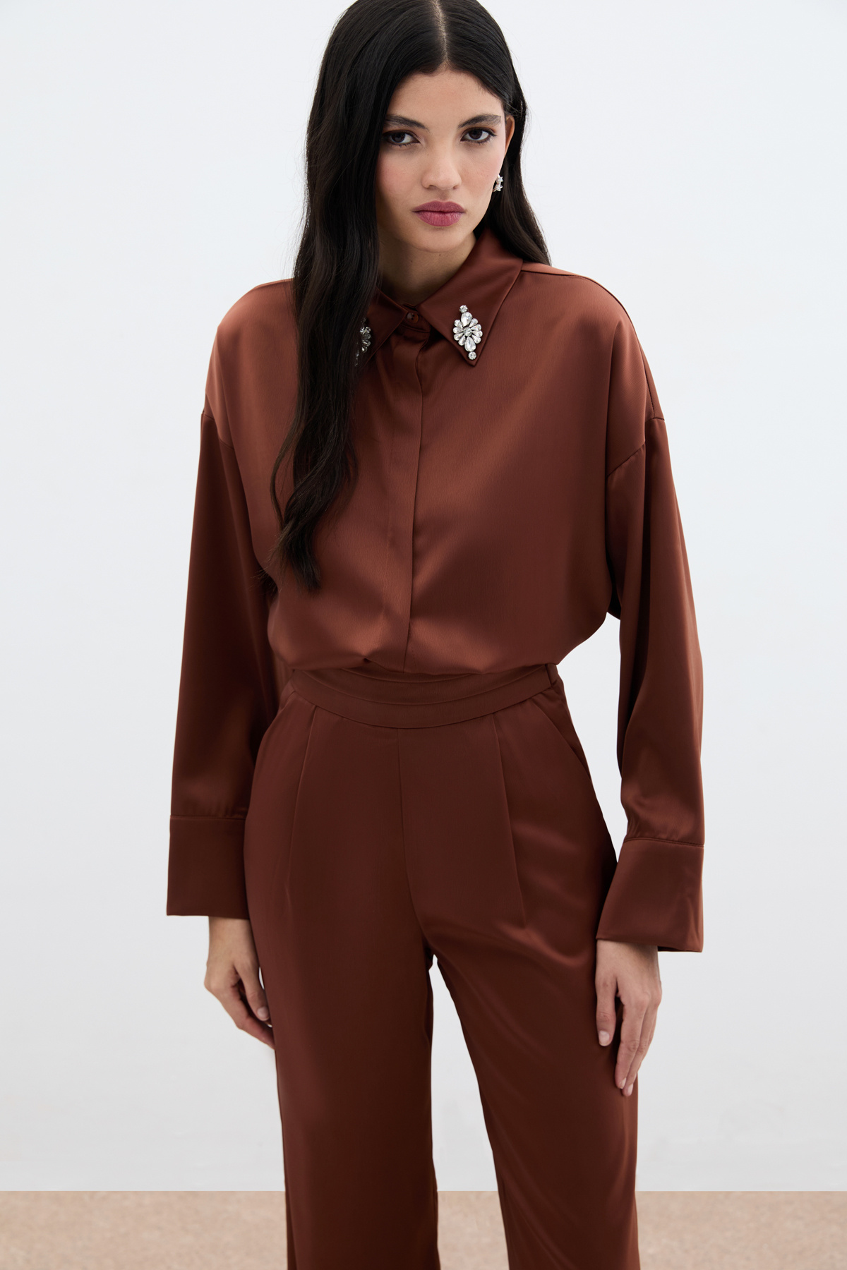 Aksesuar Detaylı Gömlek - Kahve