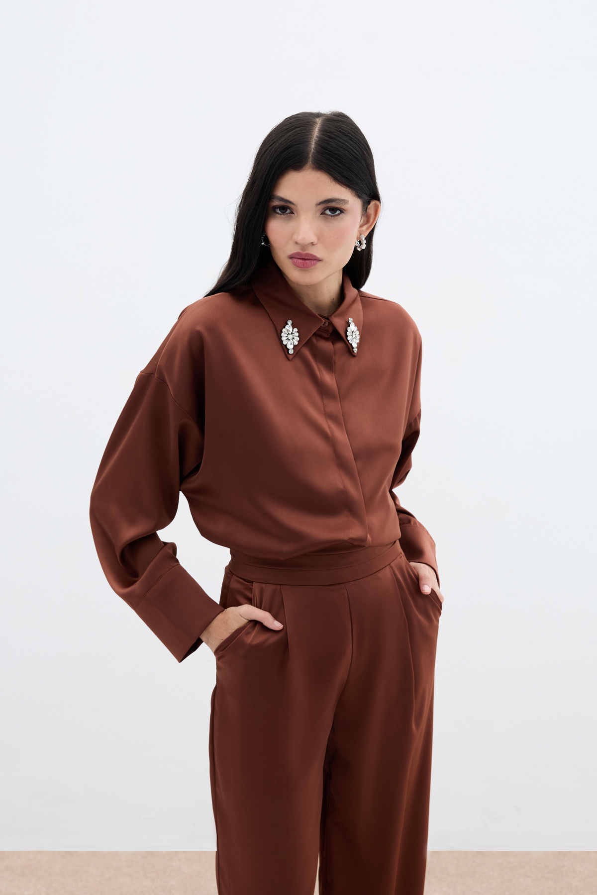 Aksesuar Detaylı Gömlek - Kahve