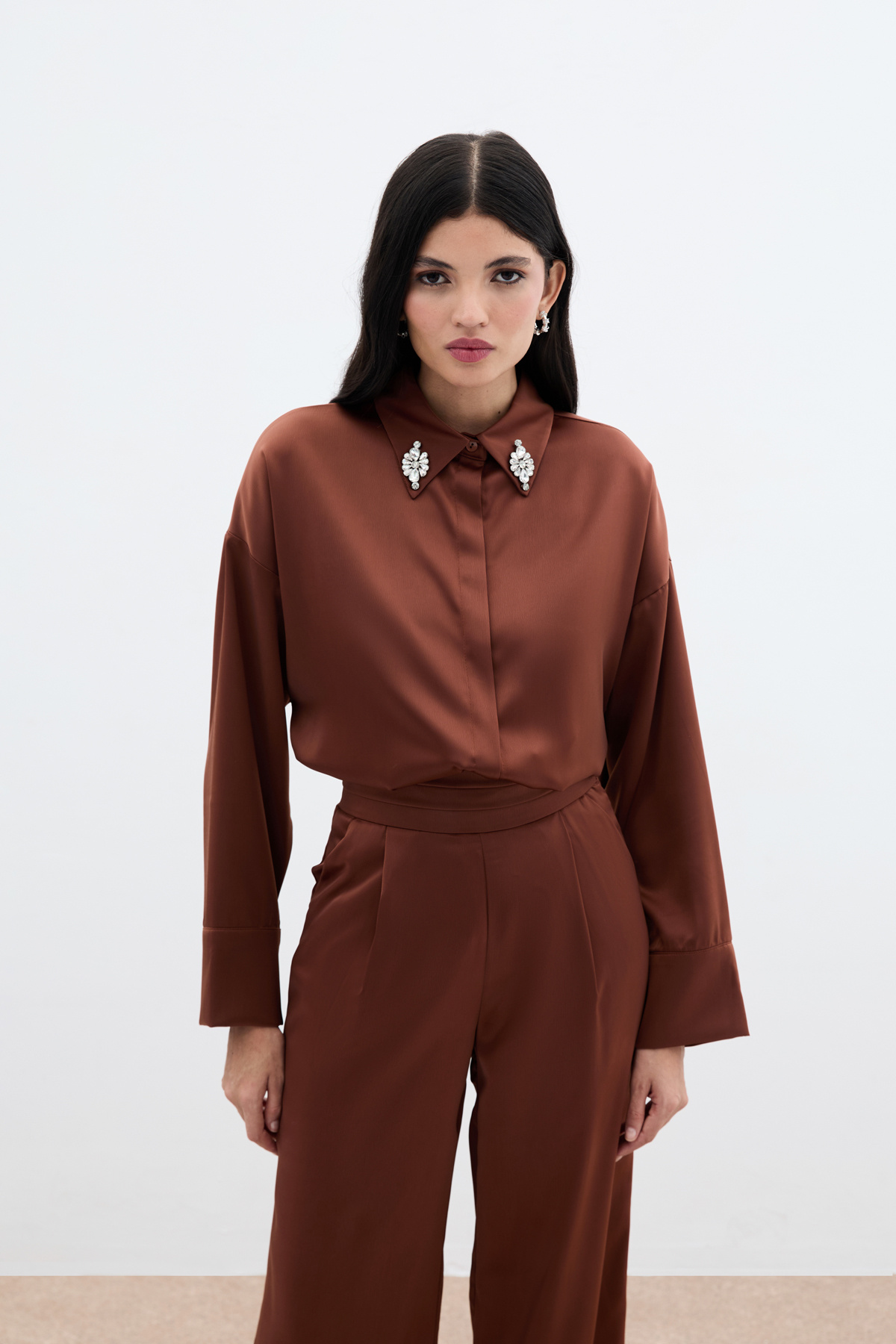 Aksesuar Detaylı Gömlek - Kahve