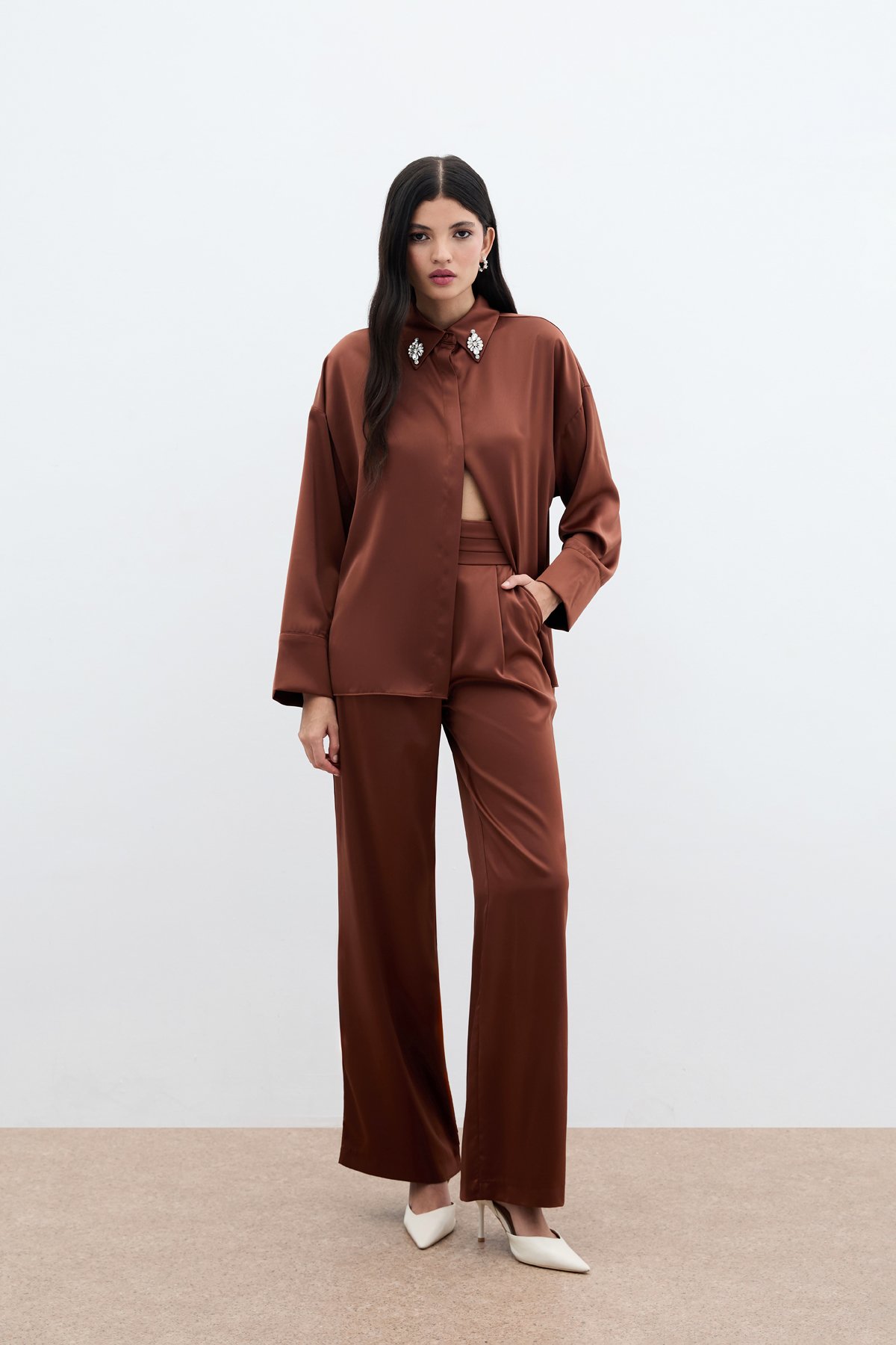 Aksesuar Detaylı Gömlek - Kahve