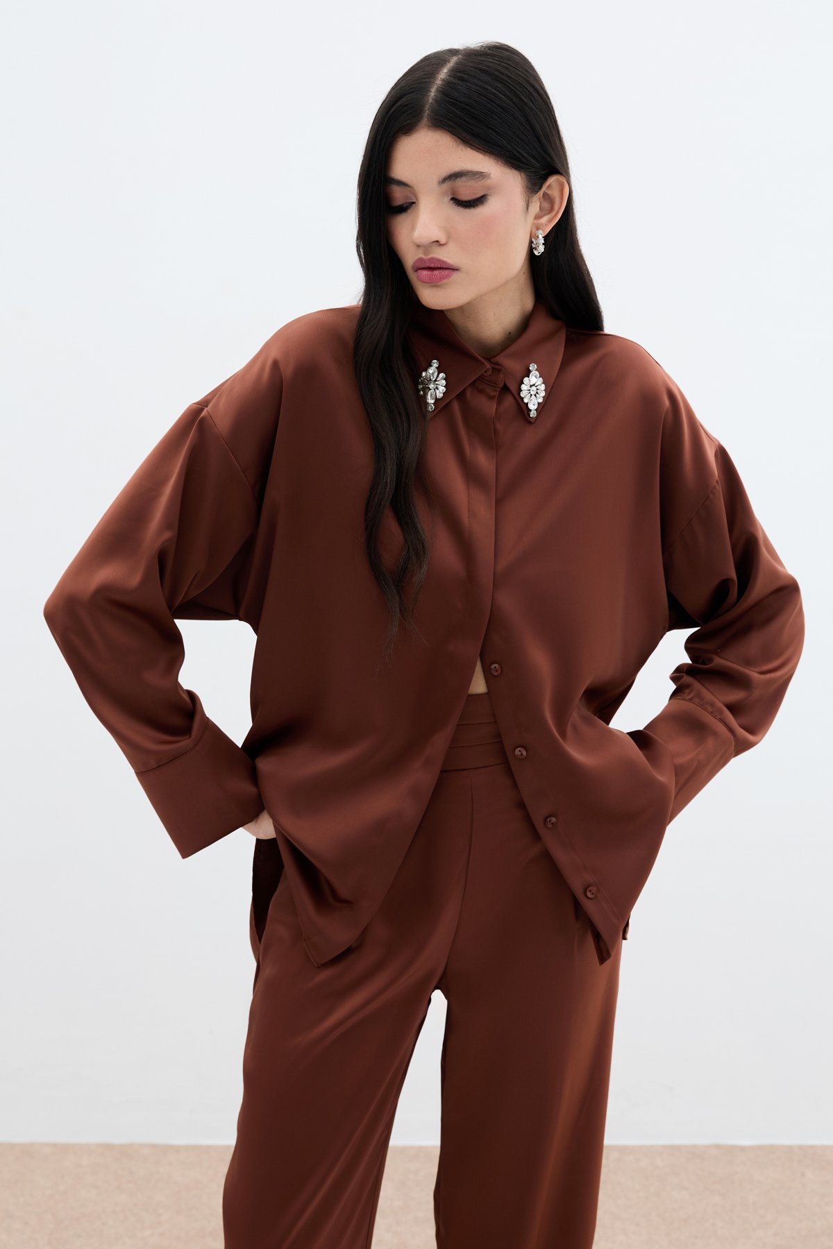 Aksesuar Detaylı Gömlek - Kahve