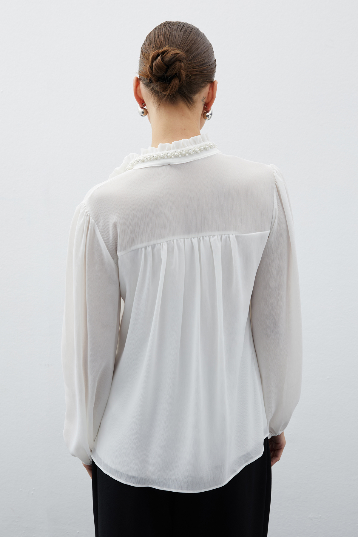 Aksesuar Detaylı Salaş Bluz - EKRU