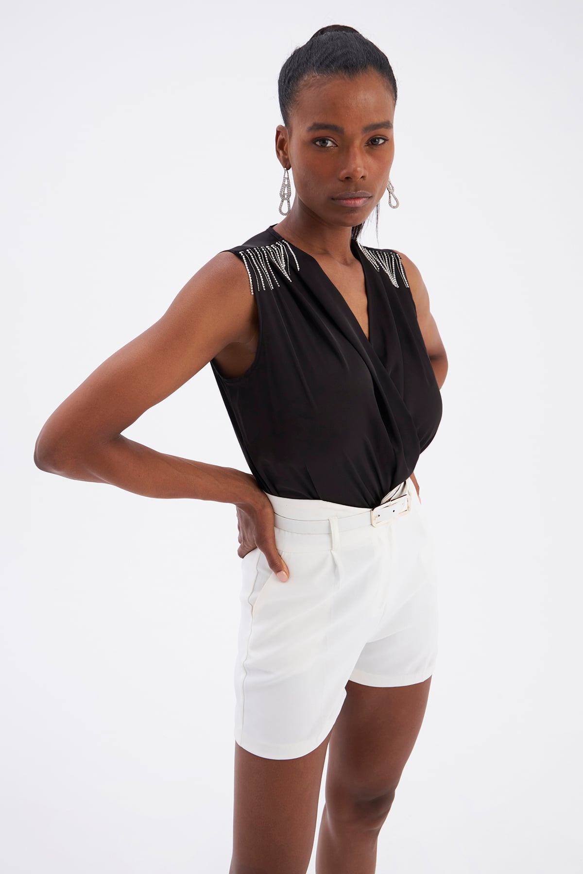 Aksesuar Detaylı Saten Bodysuit - SİYAH