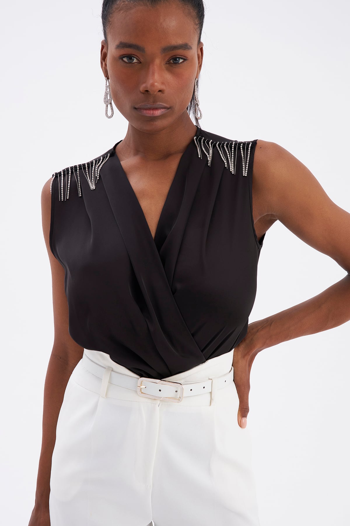 Aksesuar Detaylı Saten Bodysuit - SİYAH