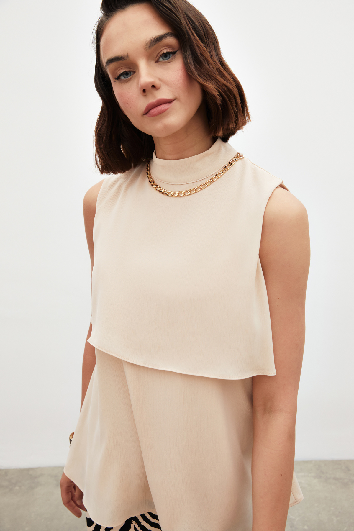 Aksesuar Detaylı Volanlı Bluz - BEJ