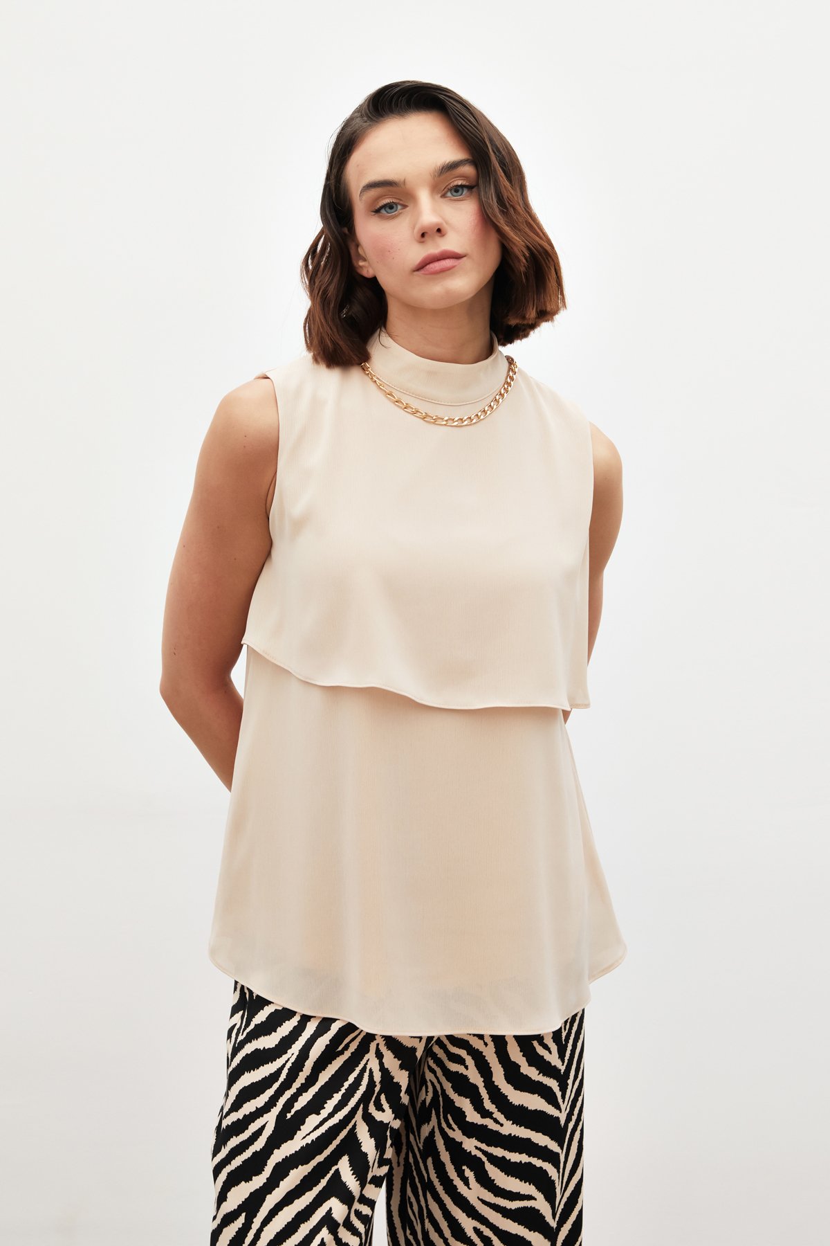 Aksesuar Detaylı Volanlı Bluz - BEJ