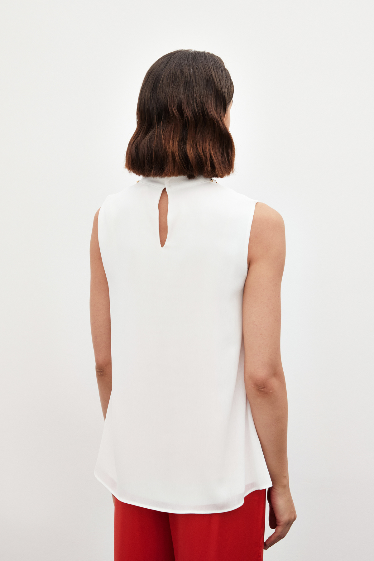 Aksesuar Detaylı Volanlı Bluz - EKRU