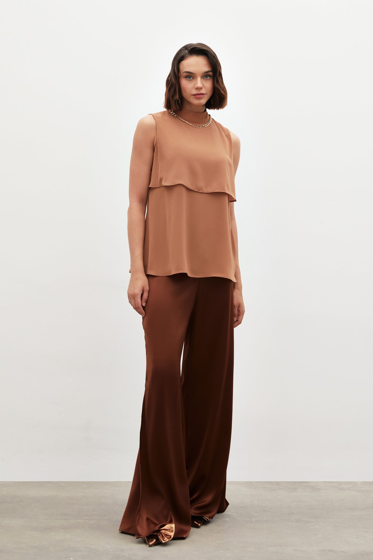 Accessory Detailed Ruffle Blouse - BROWN
