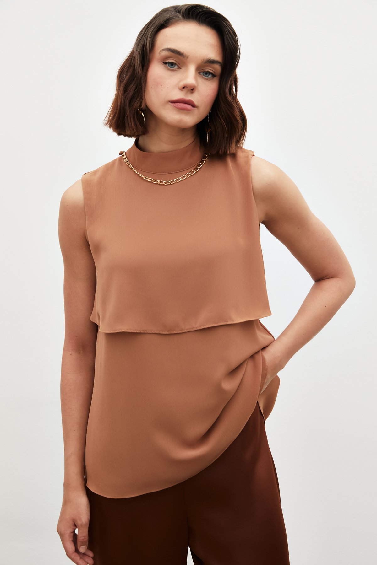 Accessory Detailed Ruffle Blouse - BROWN