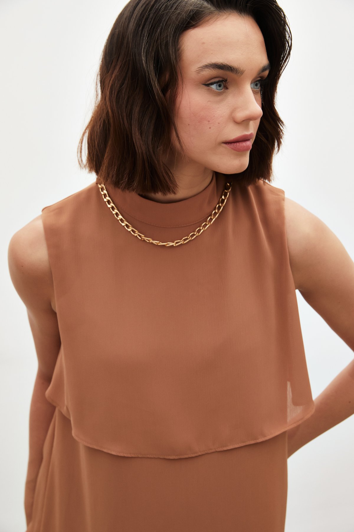 Accessory Detailed Ruffle Blouse - BROWN
