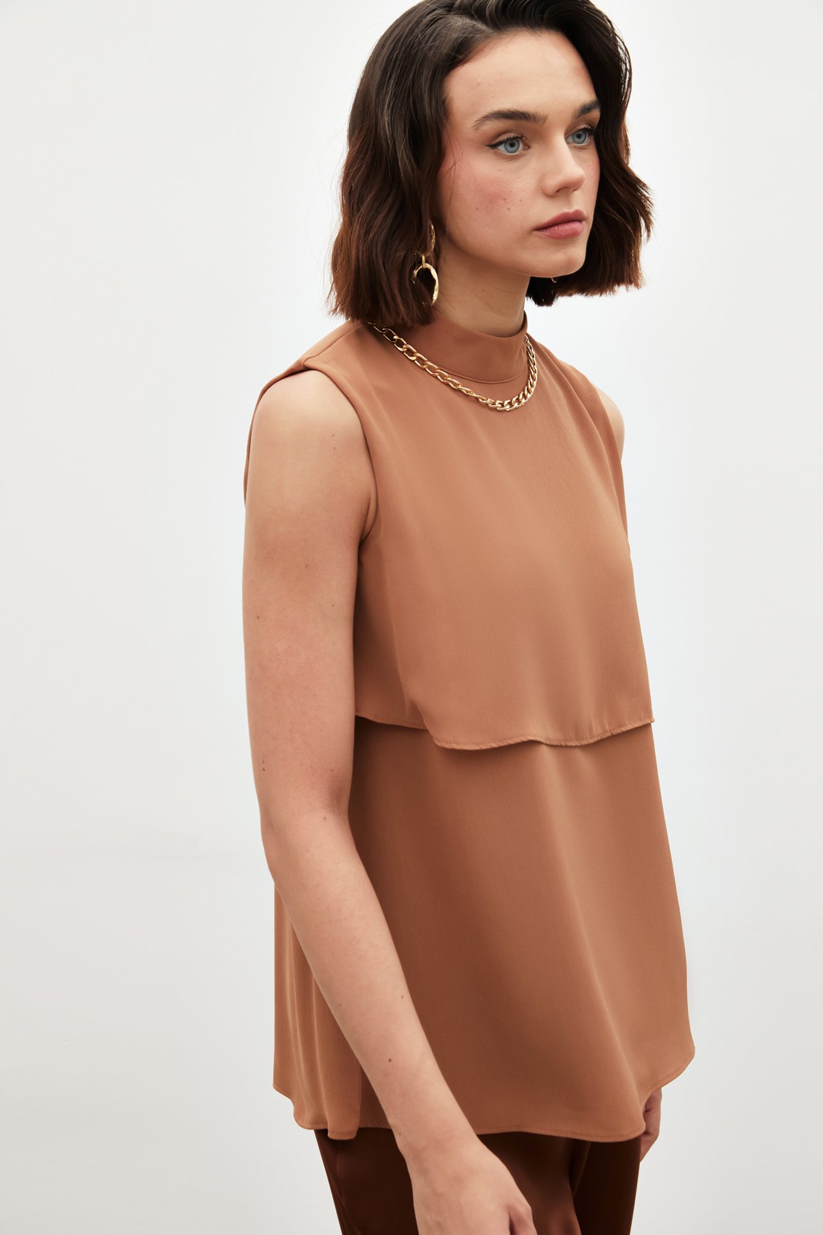 Accessory Detailed Ruffle Blouse - BROWN