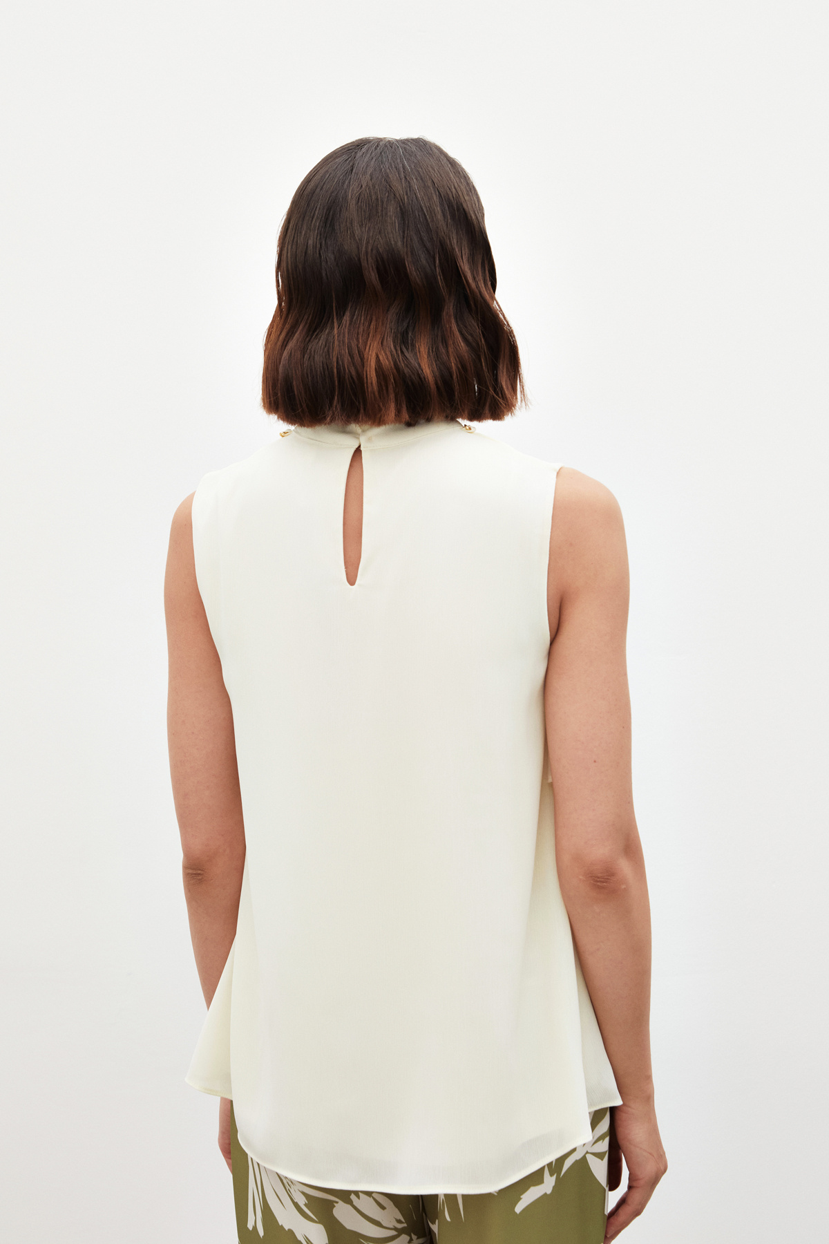 Aksesuar Detaylı Volanlı Bluz - KREM